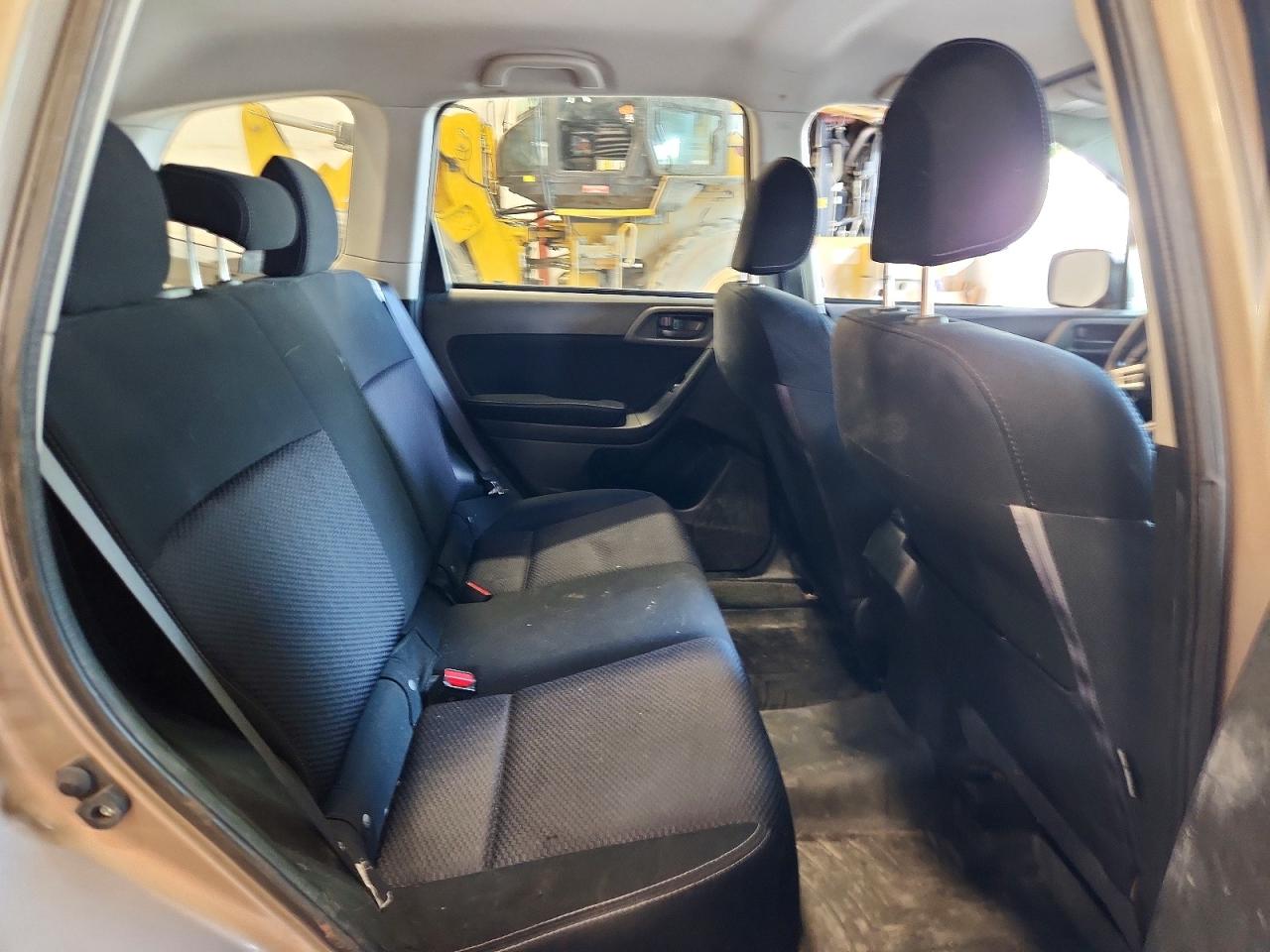 2014 Subaru Forester 2.5i Silver vin: JF2SJAAC8EH487186