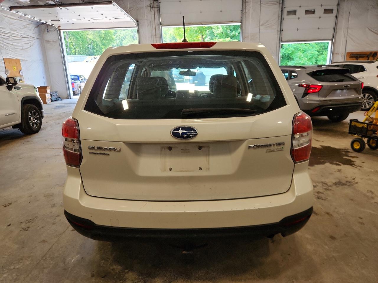 2014 Subaru Forester 2.5i White vin: JF2SJAAC8EH490444