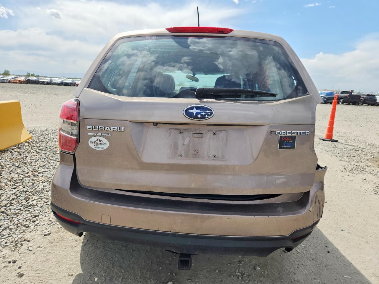 2015 Subaru Forester 2.5i Beige vin: JF2SJAAC8FG458276