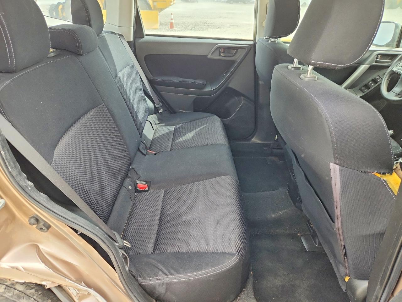 2015 Subaru Forester 2.5i Beige vin: JF2SJAAC8FG458276