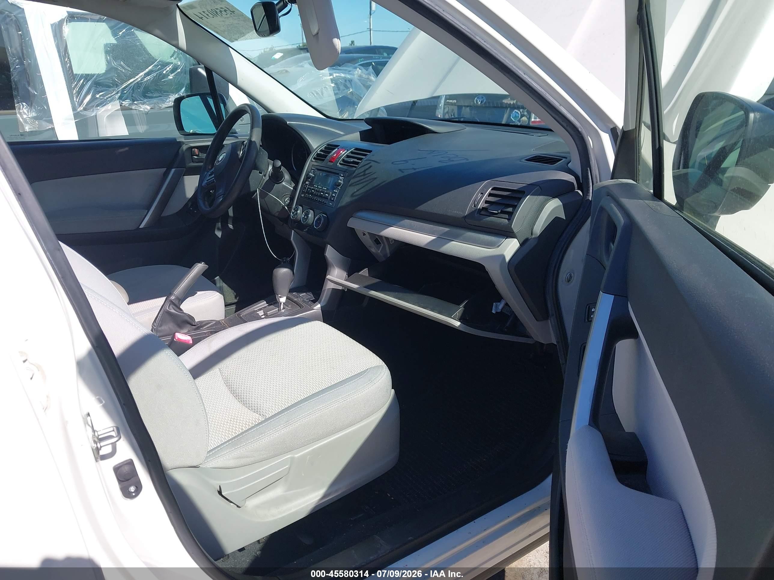 2014 Subaru Forester 2.5i White vin: JF2SJAAC9EH419012