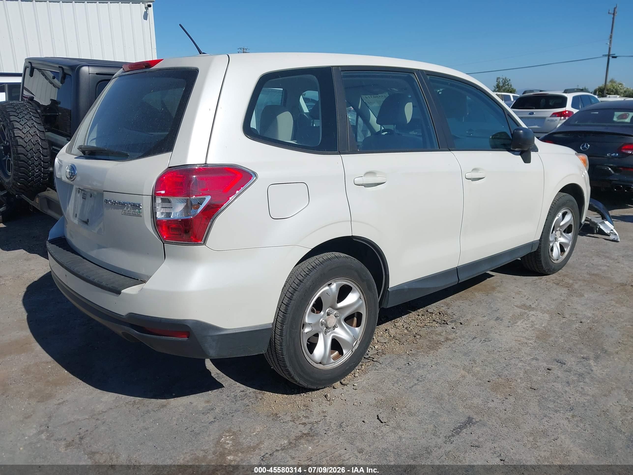 2014 Subaru Forester 2.5i White vin: JF2SJAAC9EH419012
