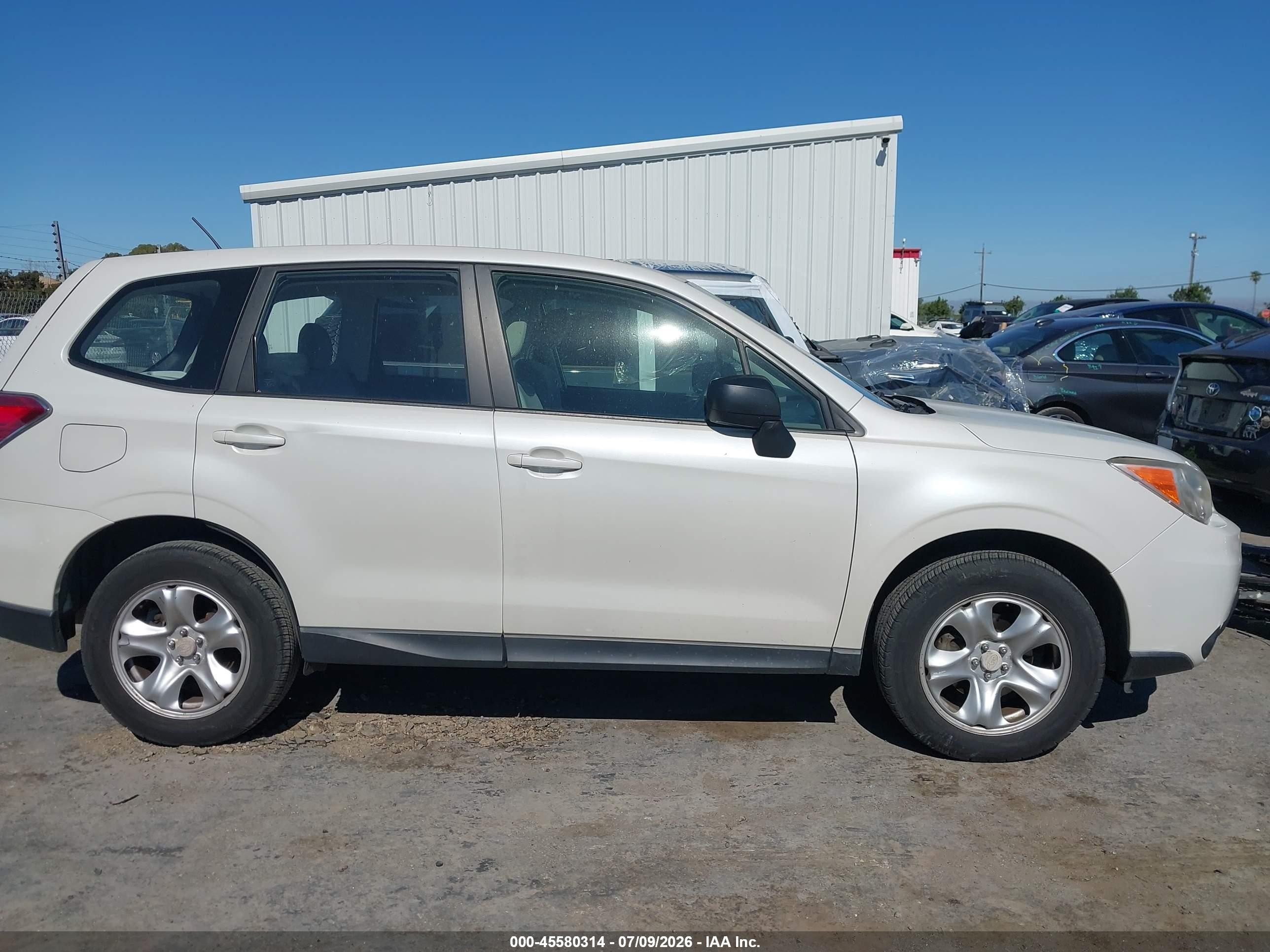 2014 Subaru Forester 2.5i White vin: JF2SJAAC9EH419012