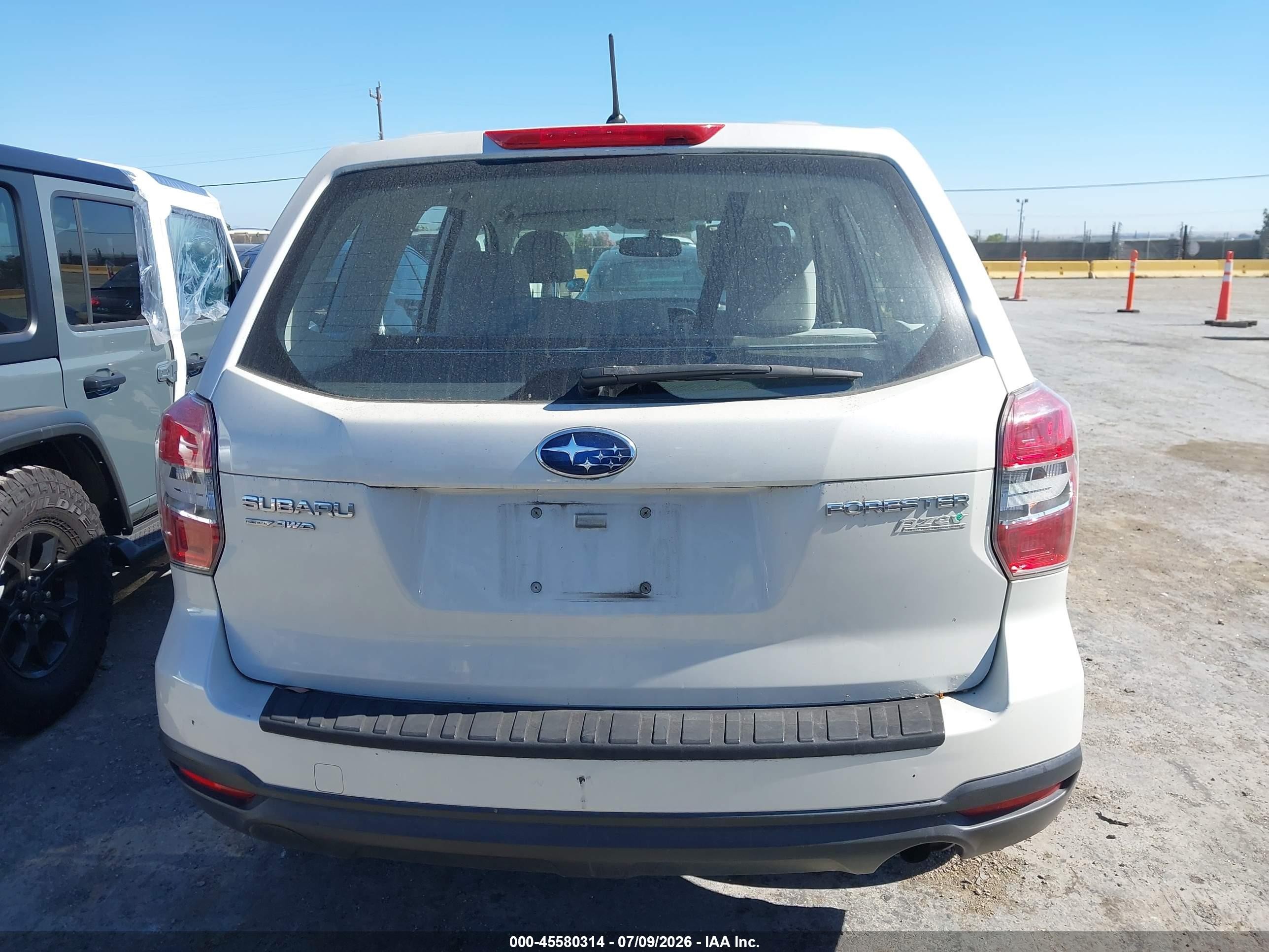 2014 Subaru Forester 2.5i White vin: JF2SJAAC9EH419012