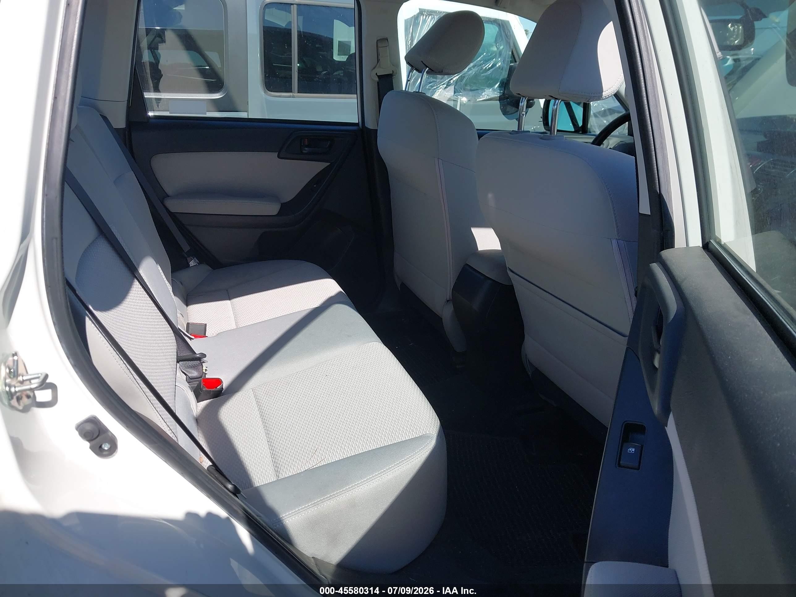 2014 Subaru Forester 2.5i White vin: JF2SJAAC9EH419012