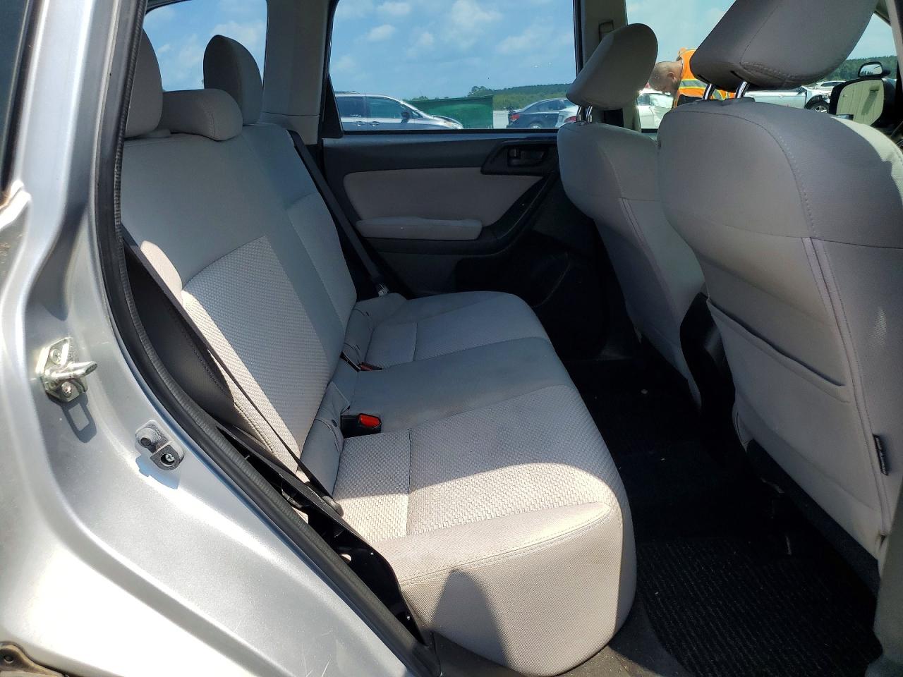 2014 Subaru Forester 2.5i Silver vin: JF2SJAAC9EH522494