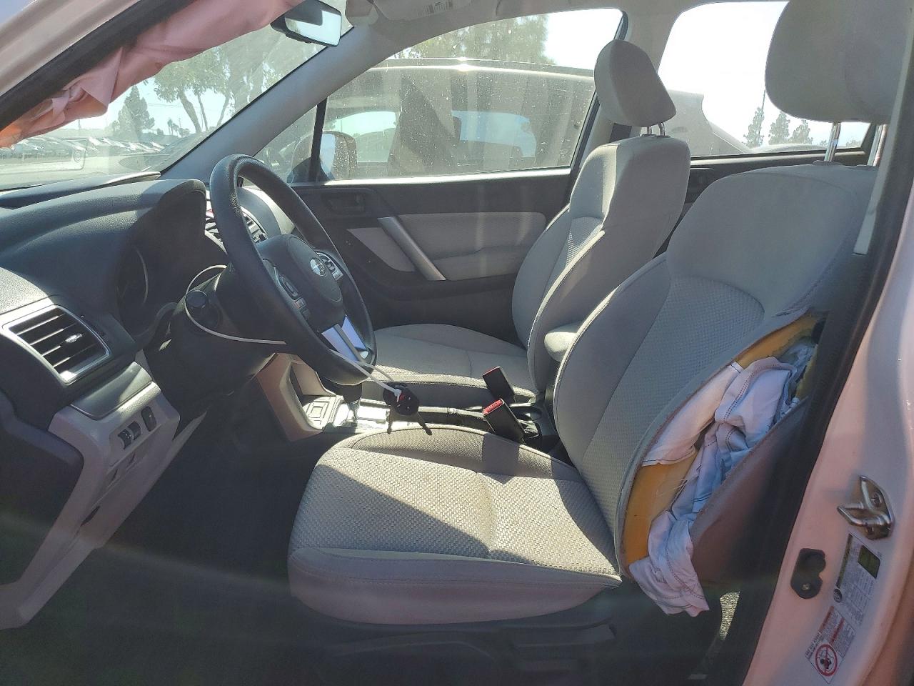 2018 Subaru Forester 2.5i White vin: JF2SJAAC9JH617017