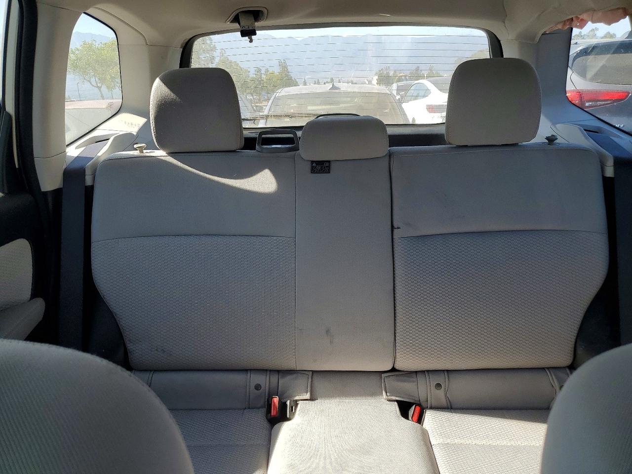 2018 Subaru Forester 2.5i White vin: JF2SJAAC9JH617017