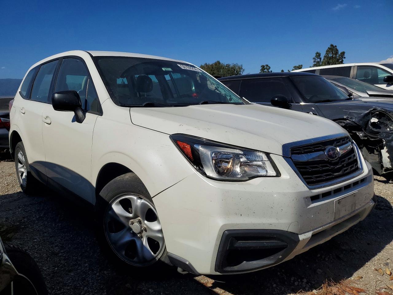 2018 Subaru Forester 2.5i White vin: JF2SJAAC9JH617017