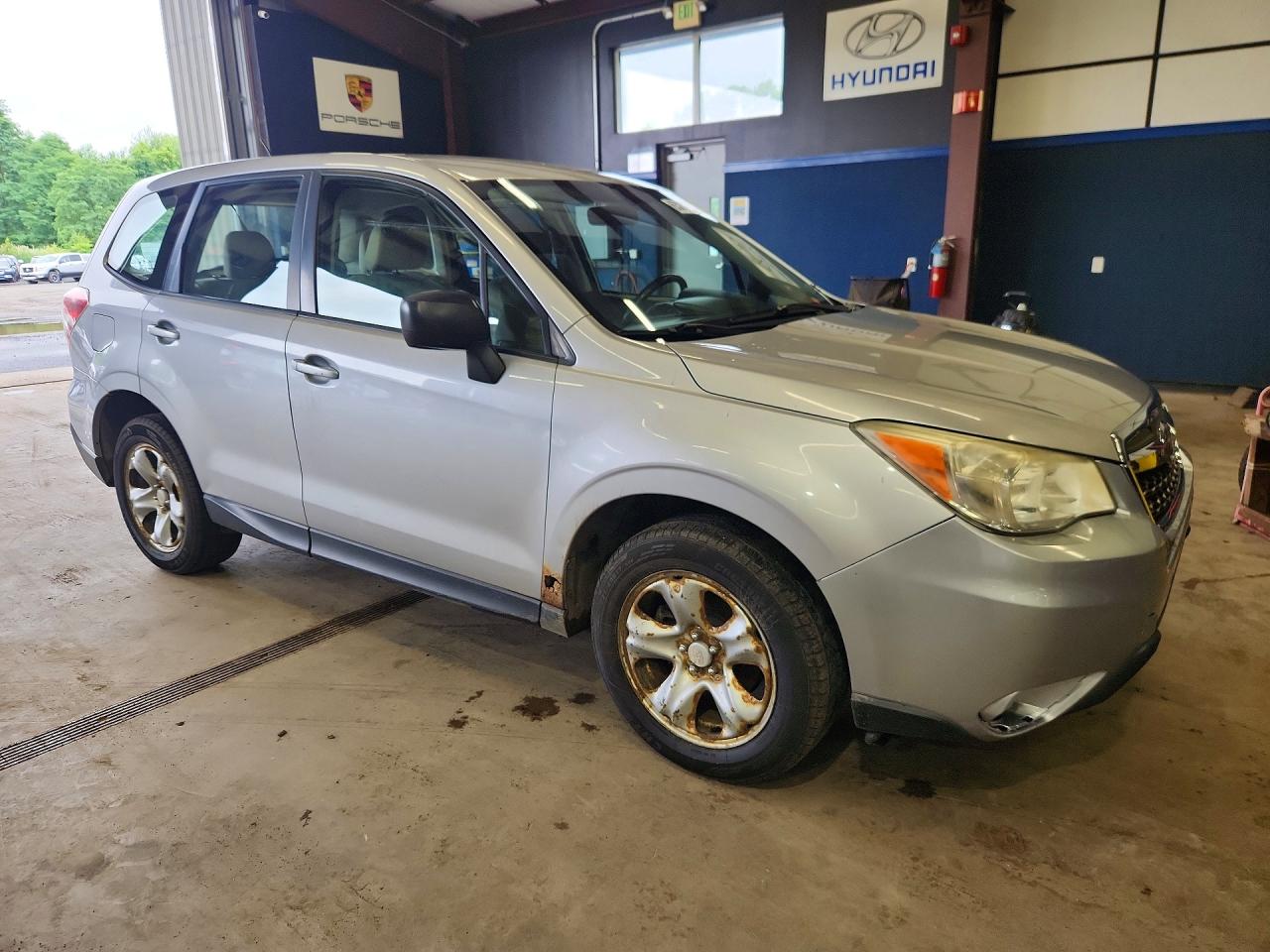 2014 Subaru Forester 2.5i Silver vin: JF2SJAACXEG411183
