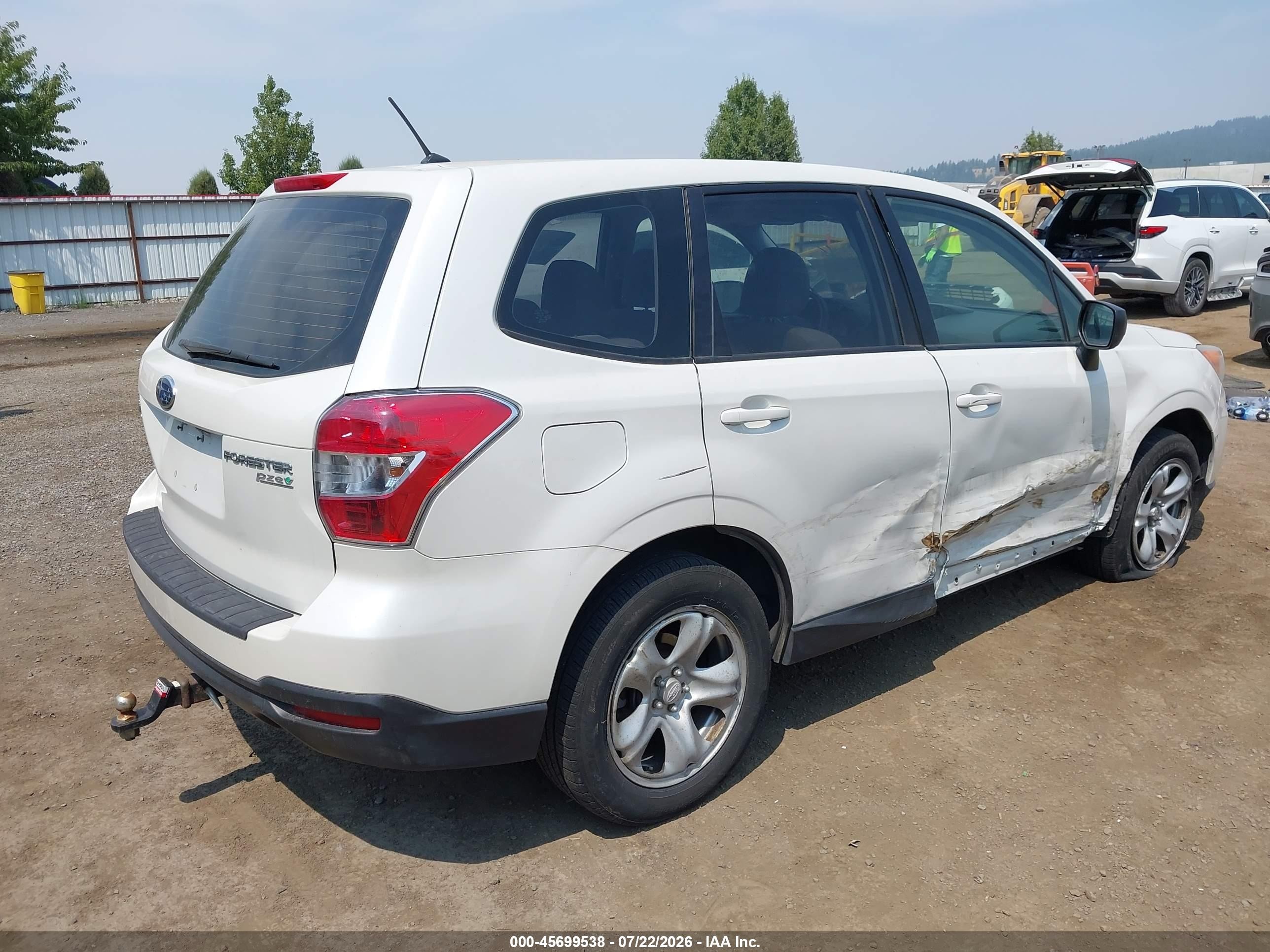 2014 Subaru Forester 2.5i White vin: JF2SJAACXEH461110