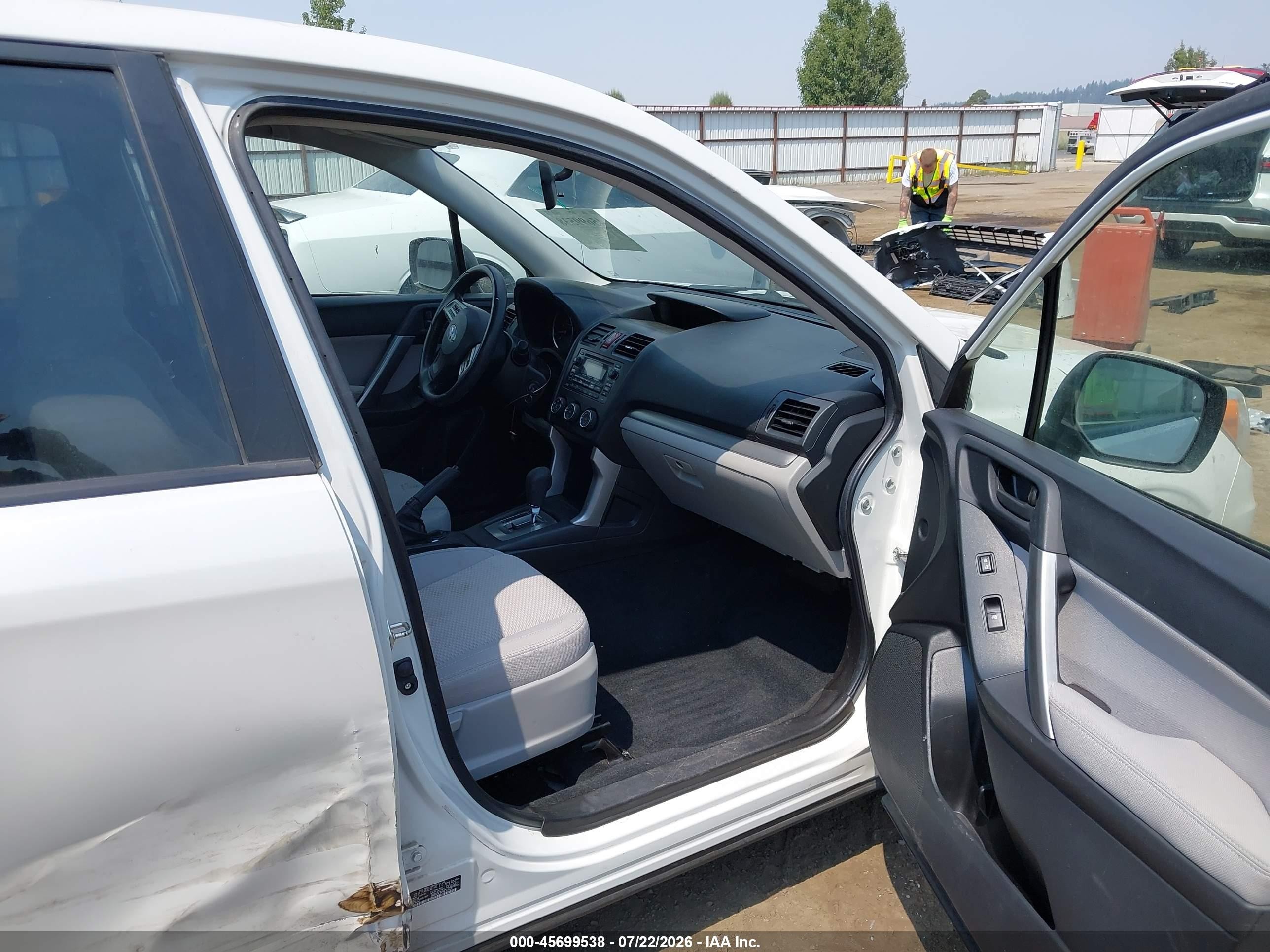 2014 Subaru Forester 2.5i White vin: JF2SJAACXEH461110
