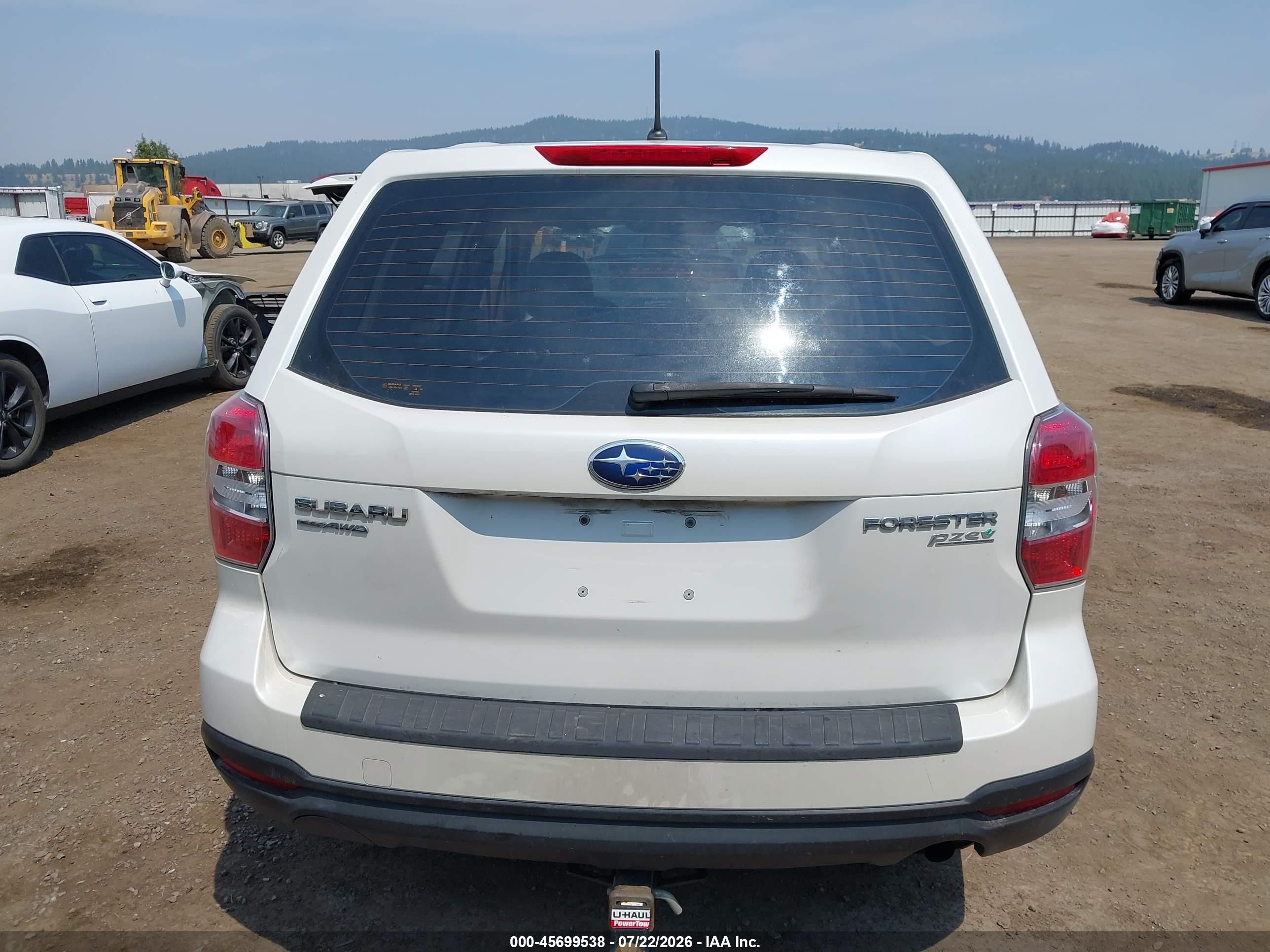 2014 Subaru Forester 2.5i White vin: JF2SJAACXEH461110