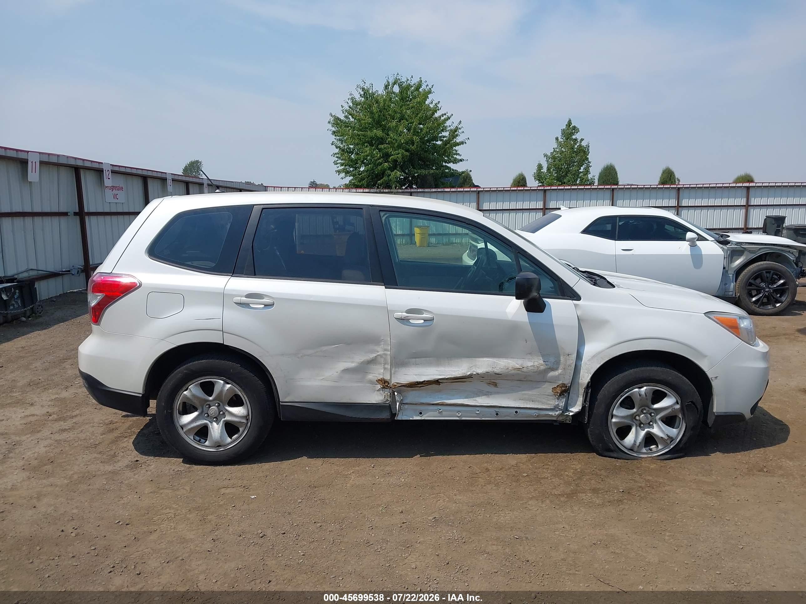 2014 Subaru Forester 2.5i White vin: JF2SJAACXEH461110