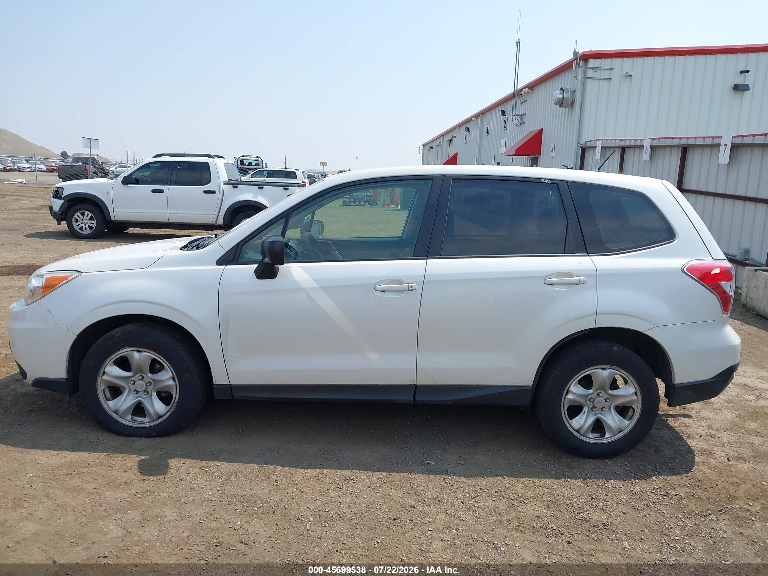 2014 Subaru Forester 2.5i White vin: JF2SJAACXEH461110