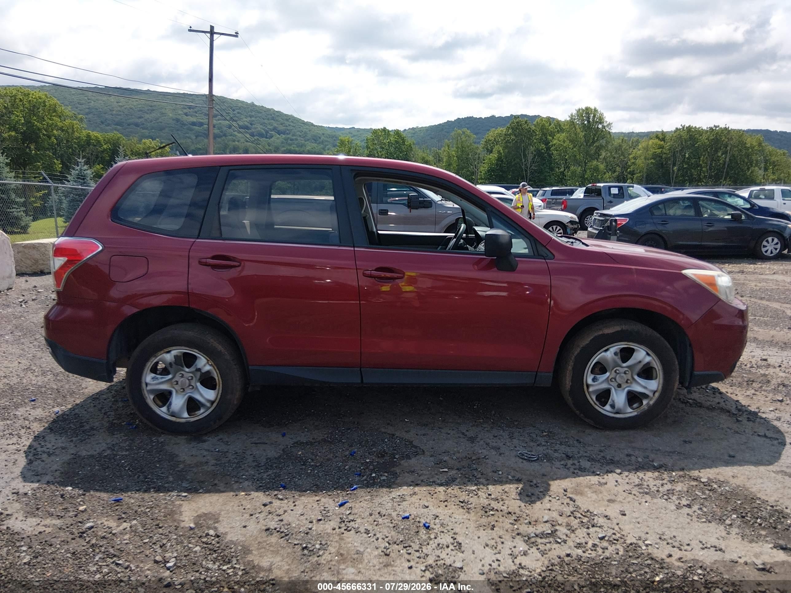 2015 Subaru Forester 2.5i Maroon vin: JF2SJAACXFH497848