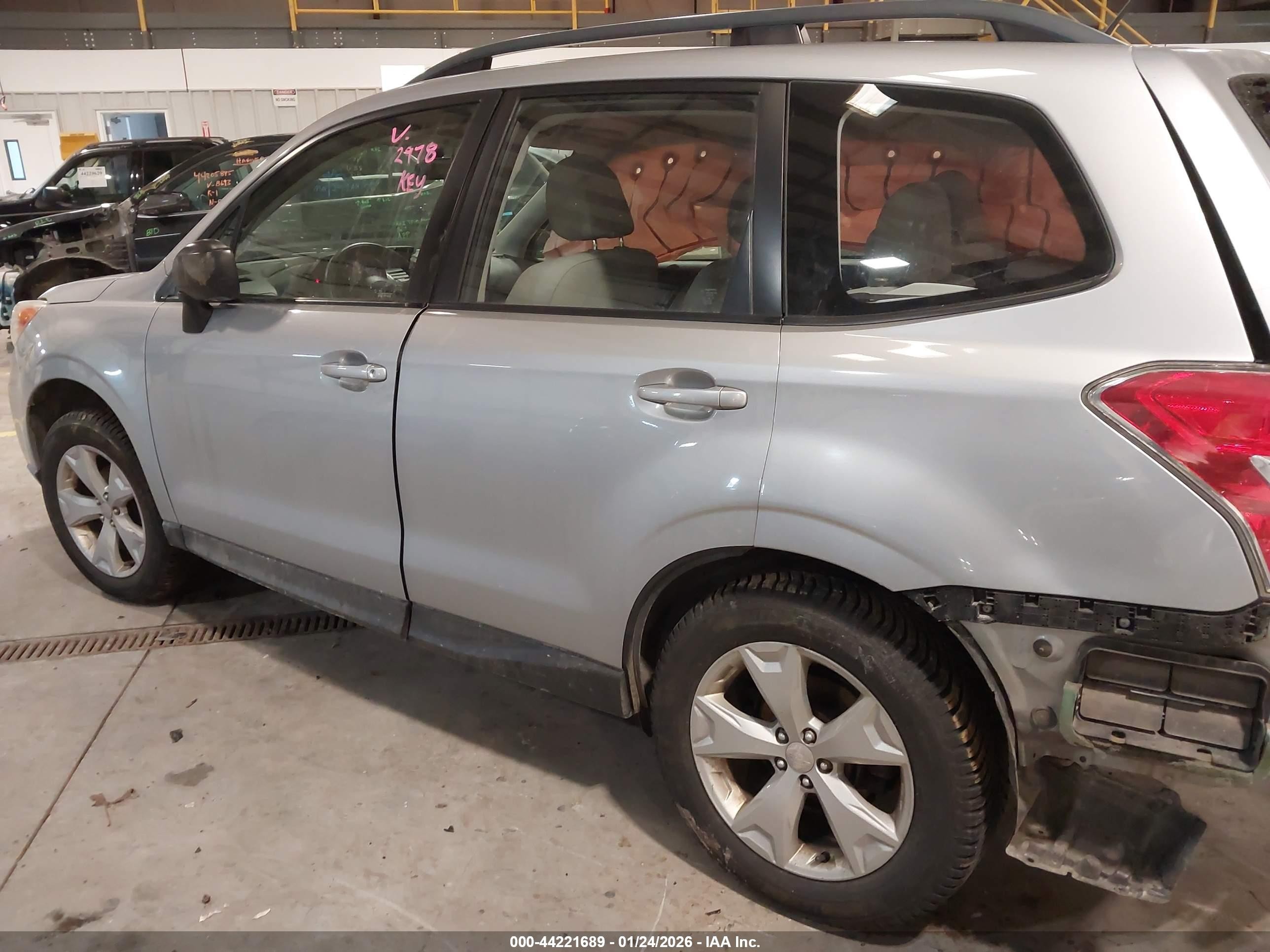 2015 Subaru Forester 2.5i Silver vin: JF2SJABC0FH492978