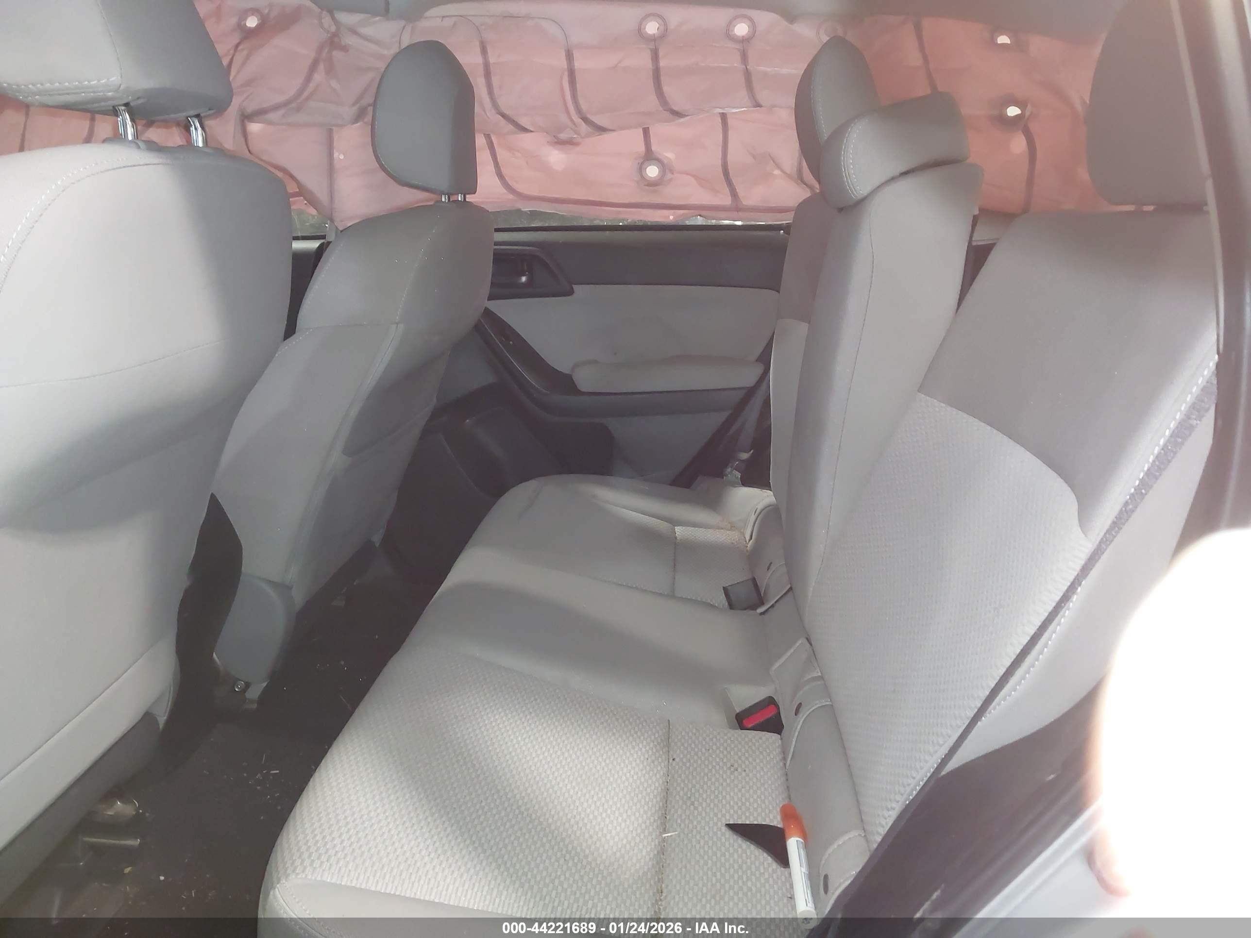 2015 Subaru Forester 2.5i Silver vin: JF2SJABC0FH492978