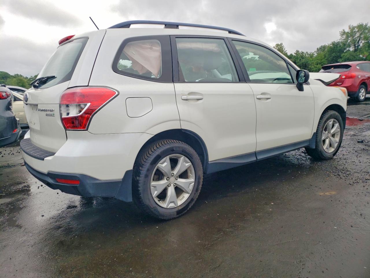 2015 Subaru Forester 2.5i White vin: JF2SJABC0FH496528