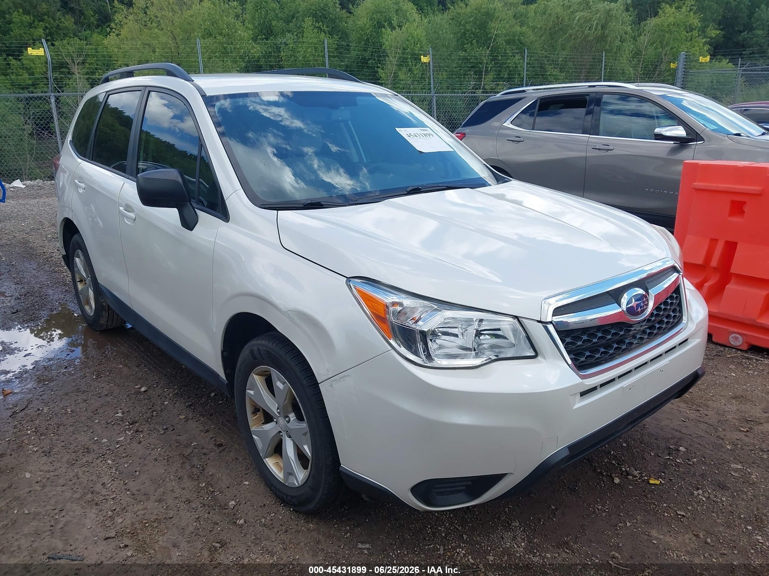 2015 Subaru Forester 2.5i White vin: JF2SJABC0FH514266