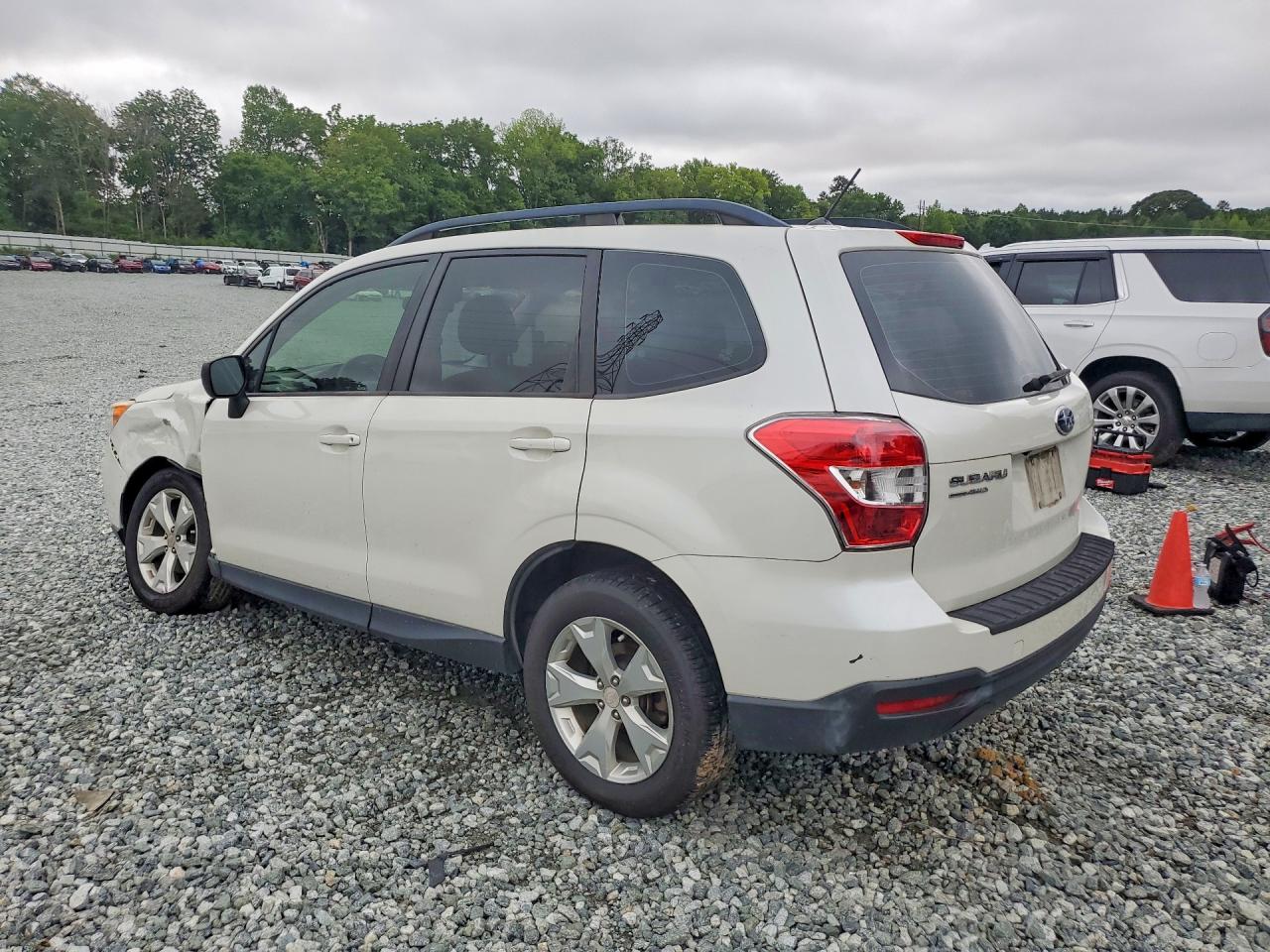 2015 Subaru Forester 2.5i White vin: JF2SJABC0FH572457