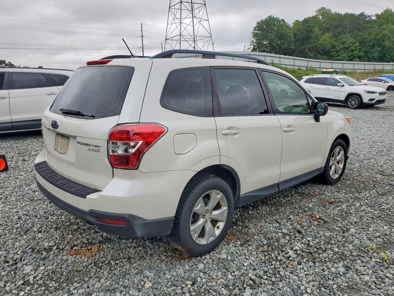 2015 Subaru Forester 2.5i White vin: JF2SJABC0FH572457