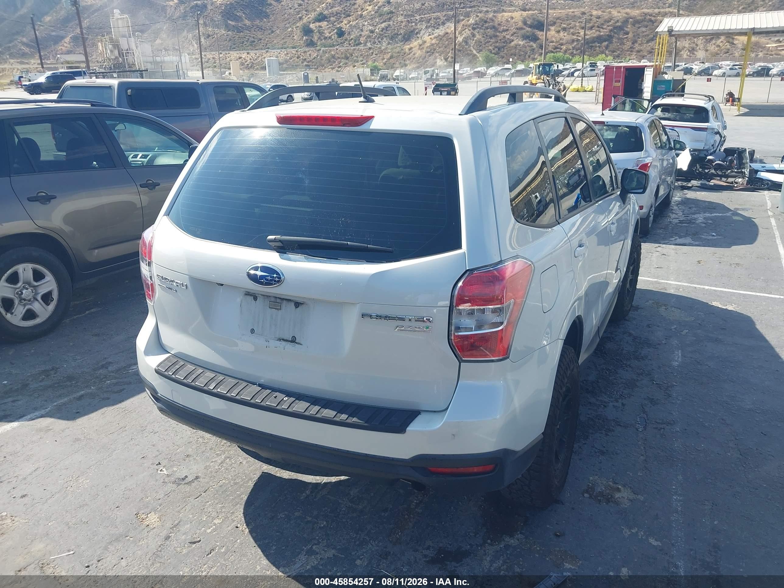 2015 Subaru Forester 2.5i White vin: JF2SJABC0FH813398