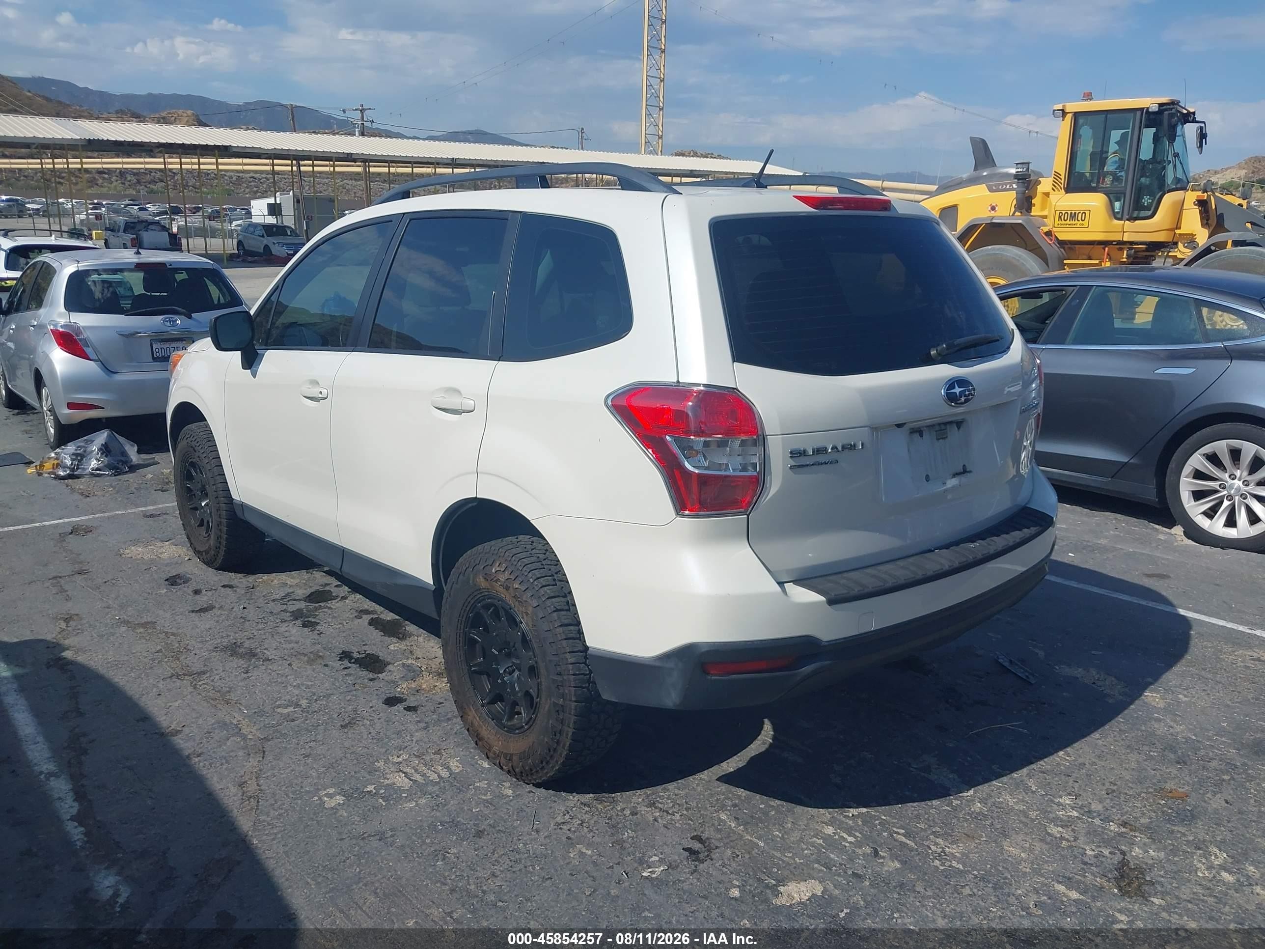 2015 Subaru Forester 2.5i White vin: JF2SJABC0FH813398