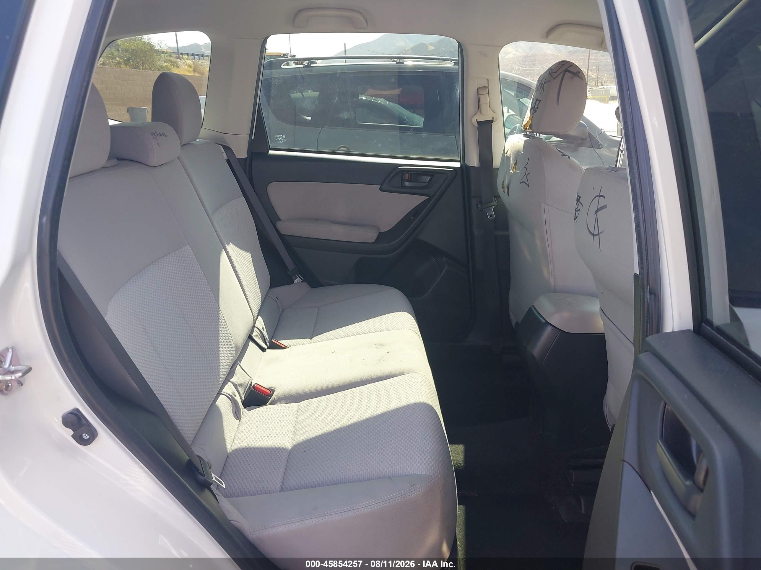 2015 Subaru Forester 2.5i White vin: JF2SJABC0FH813398
