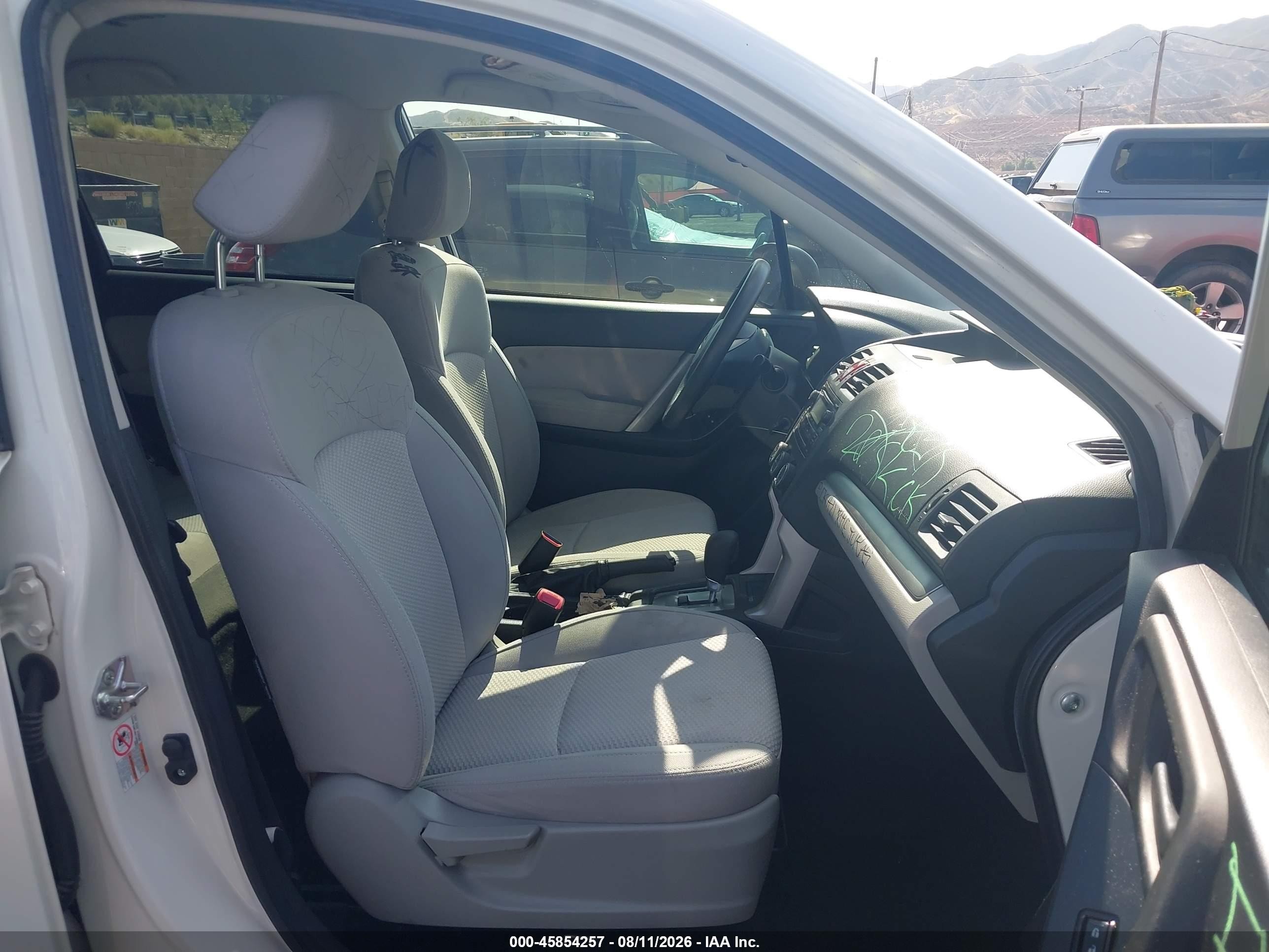 2015 Subaru Forester 2.5i White vin: JF2SJABC0FH813398