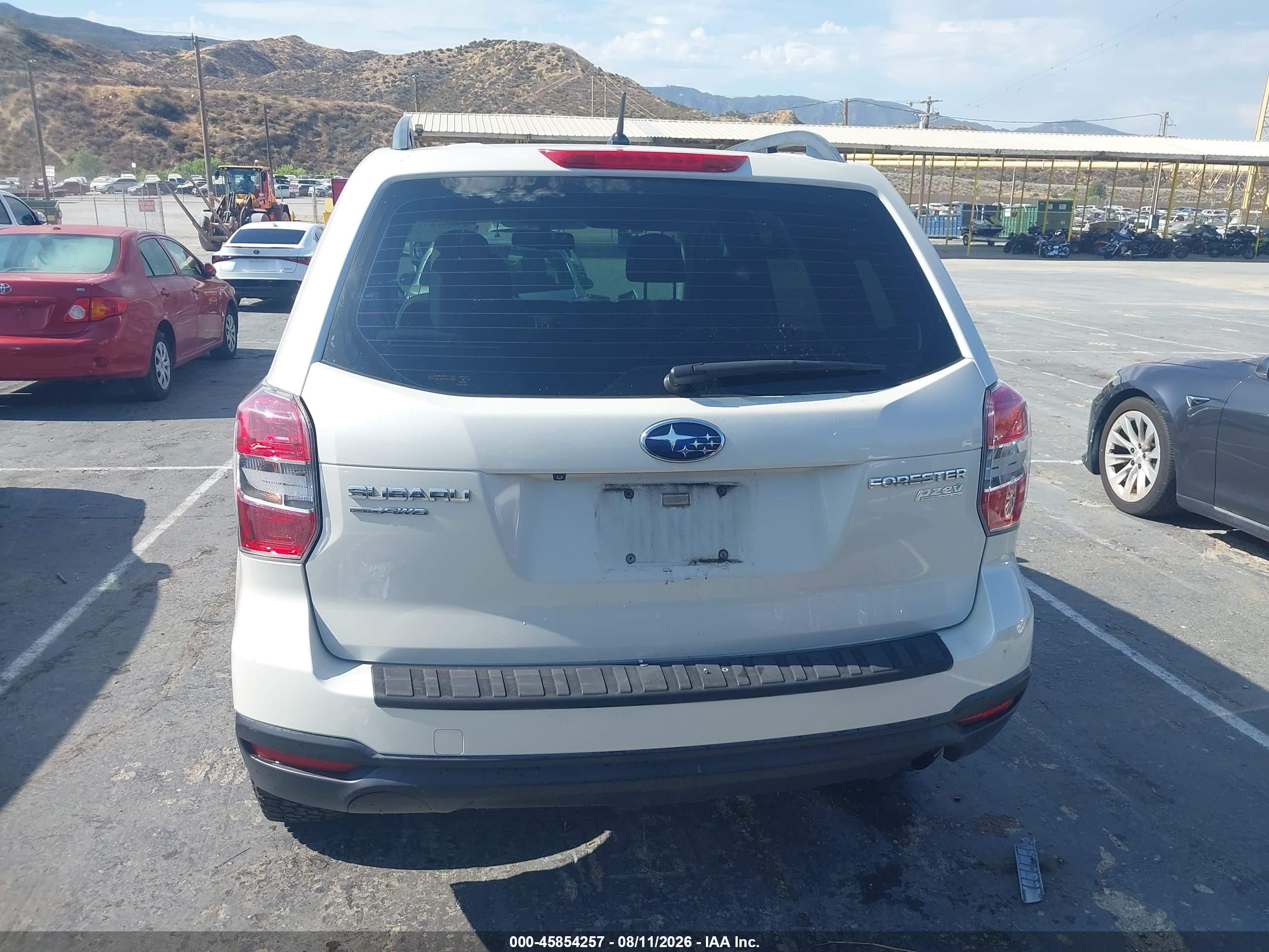 2015 Subaru Forester 2.5i White vin: JF2SJABC0FH813398