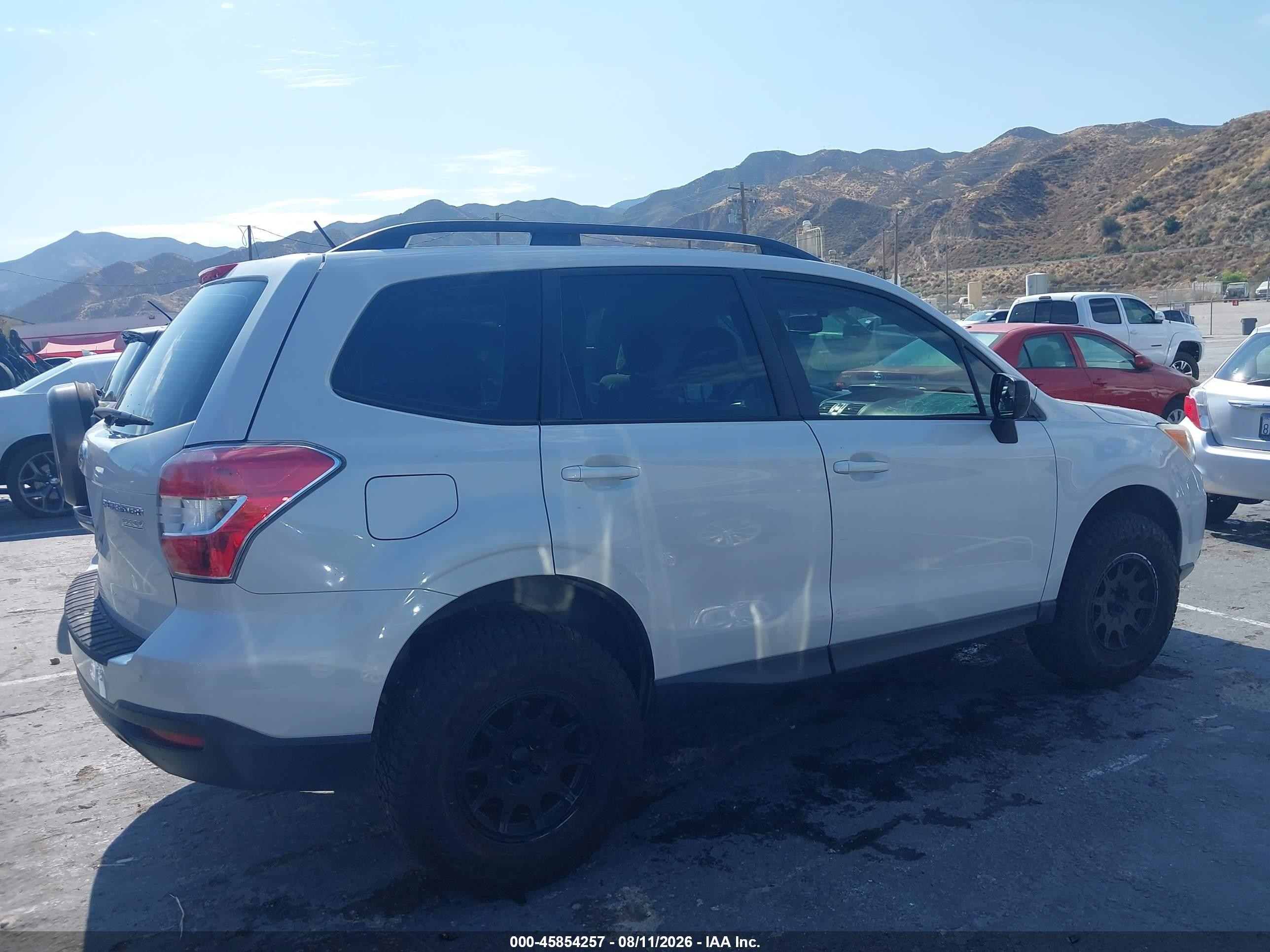 2015 Subaru Forester 2.5i White vin: JF2SJABC0FH813398