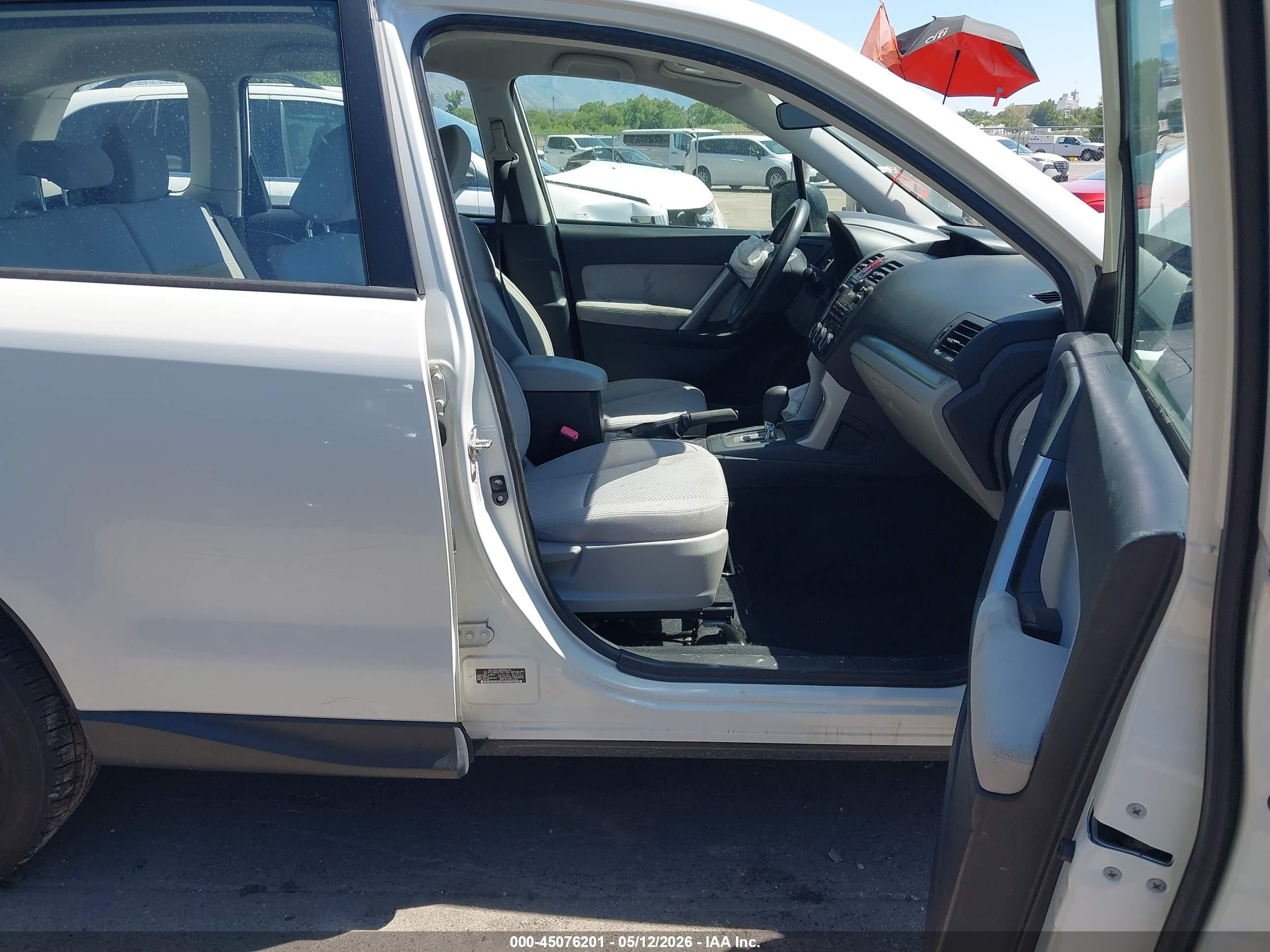 2015 Subaru Forester 2.5i Белый vin: JF2SJABC0FH817080