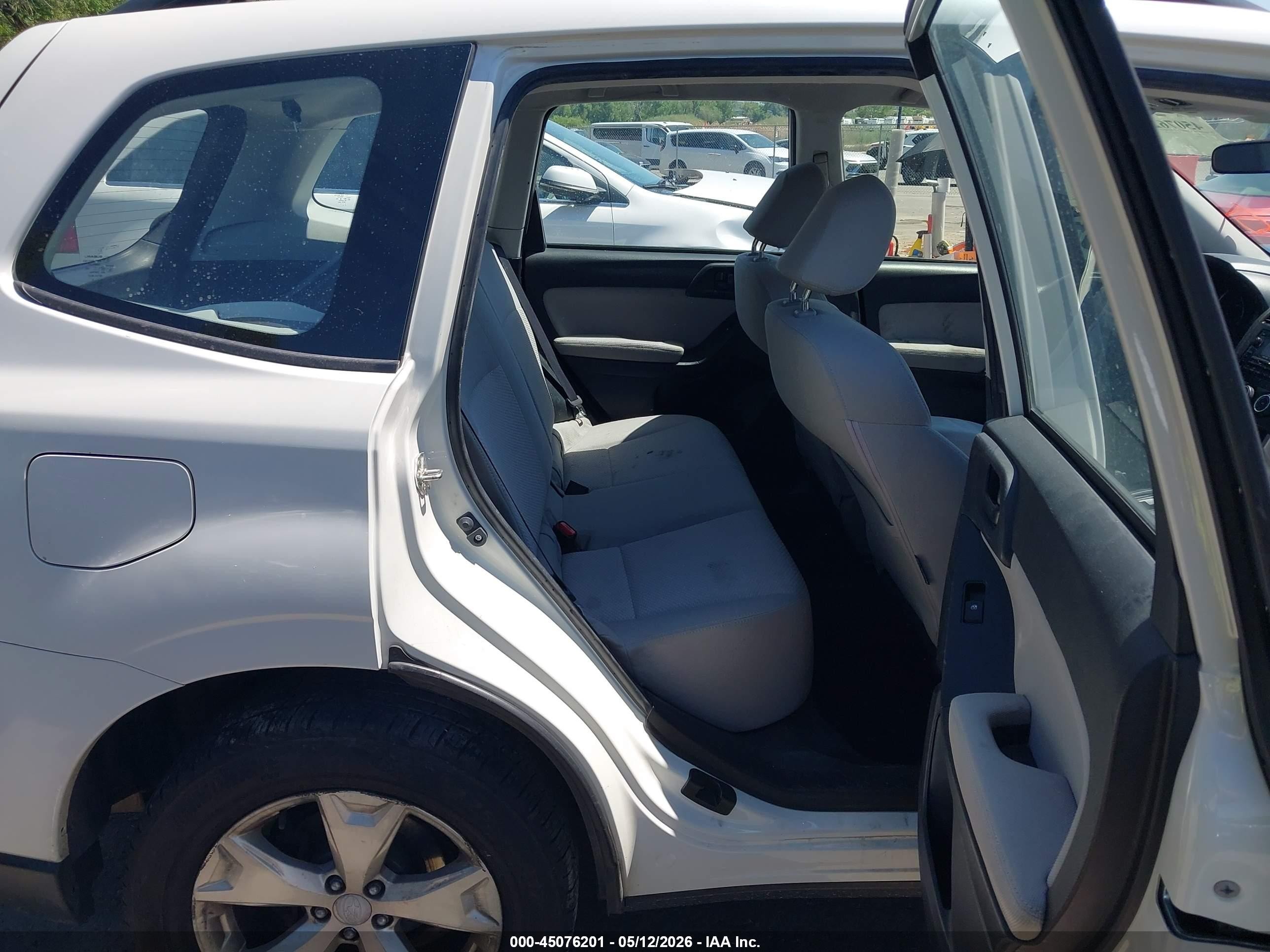 2015 Subaru Forester 2.5i Белый vin: JF2SJABC0FH817080