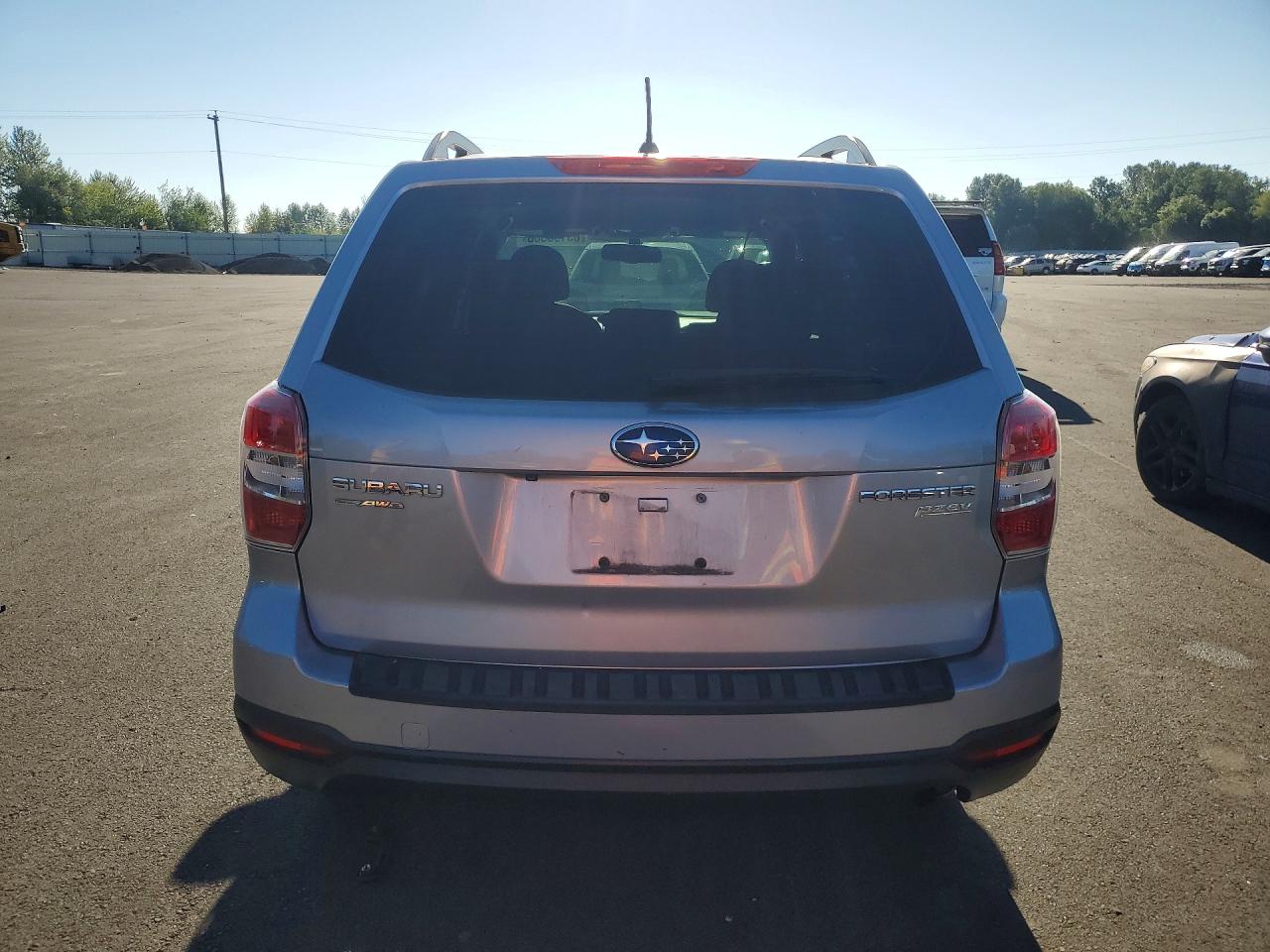 2015 Subaru Forester 2.5i Серебряный vin: JF2SJABC1FH555232