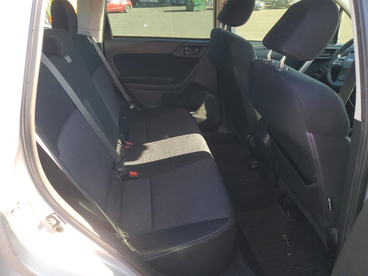 2015 Subaru Forester 2.5i Серебряный vin: JF2SJABC1FH555232