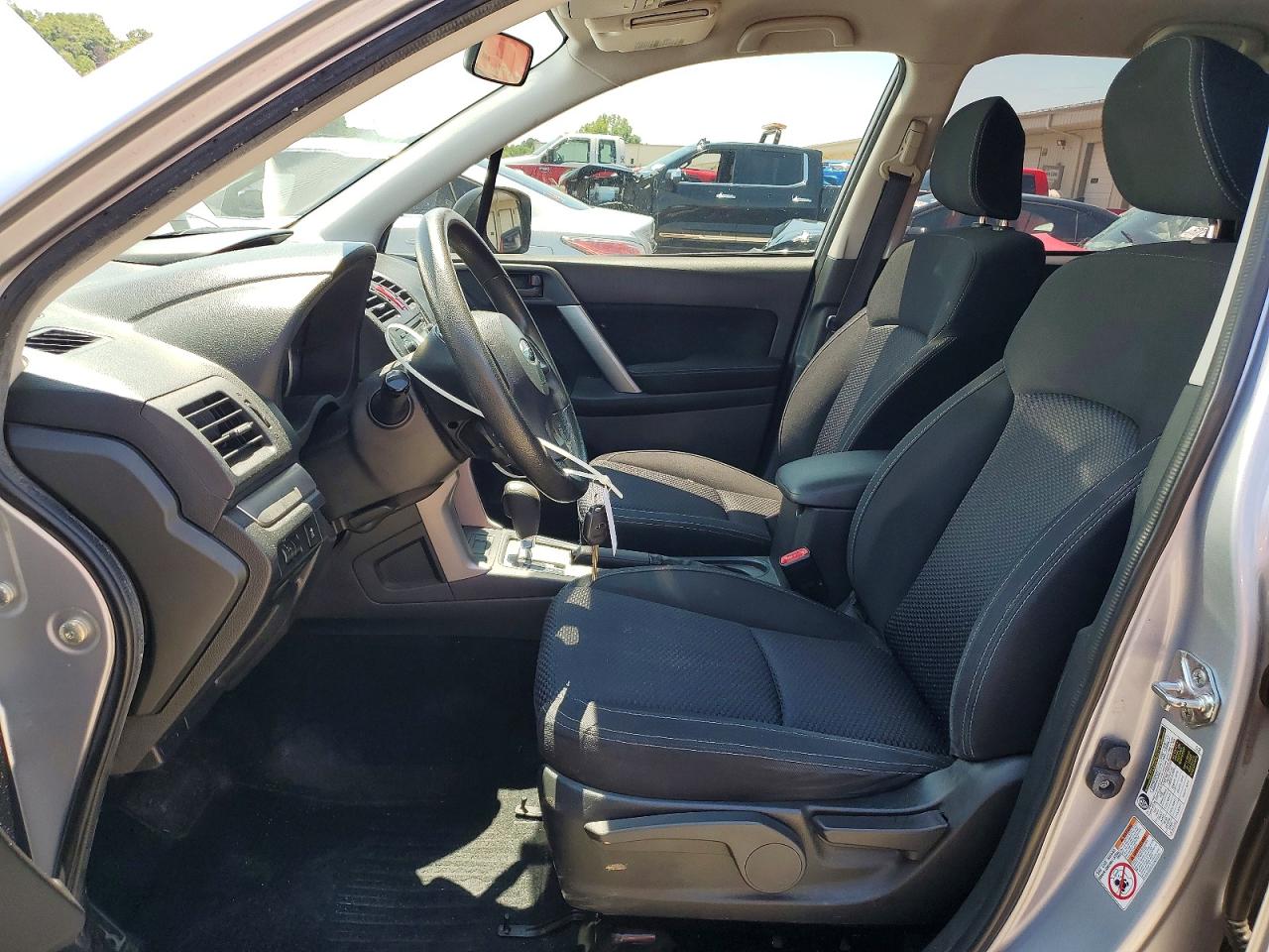 2015 Subaru Forester 2.5i Серебряный vin: JF2SJABC1FH569938