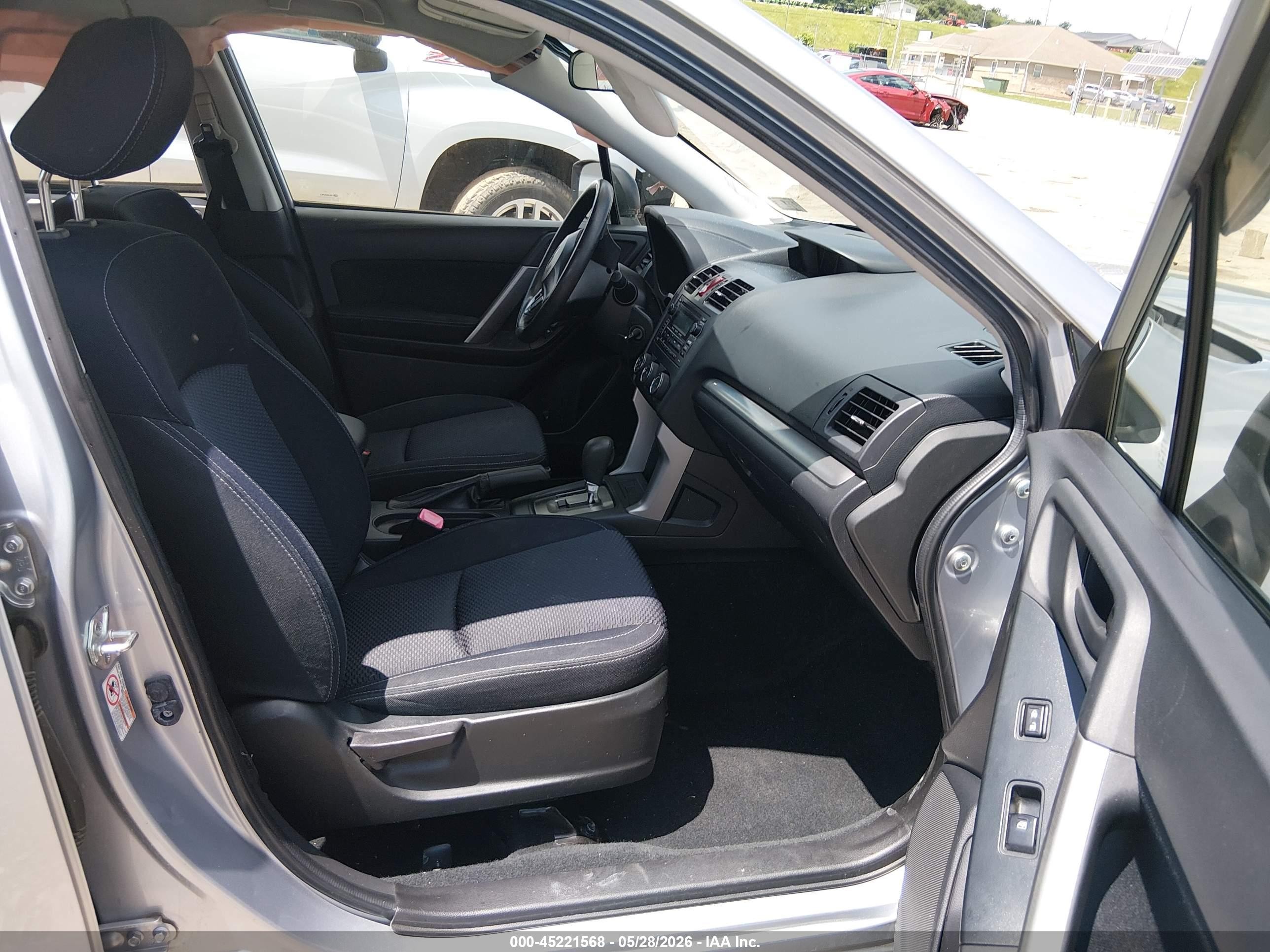 2015 Subaru Forester 2.5i Серебряный vin: JF2SJABC1FH821476