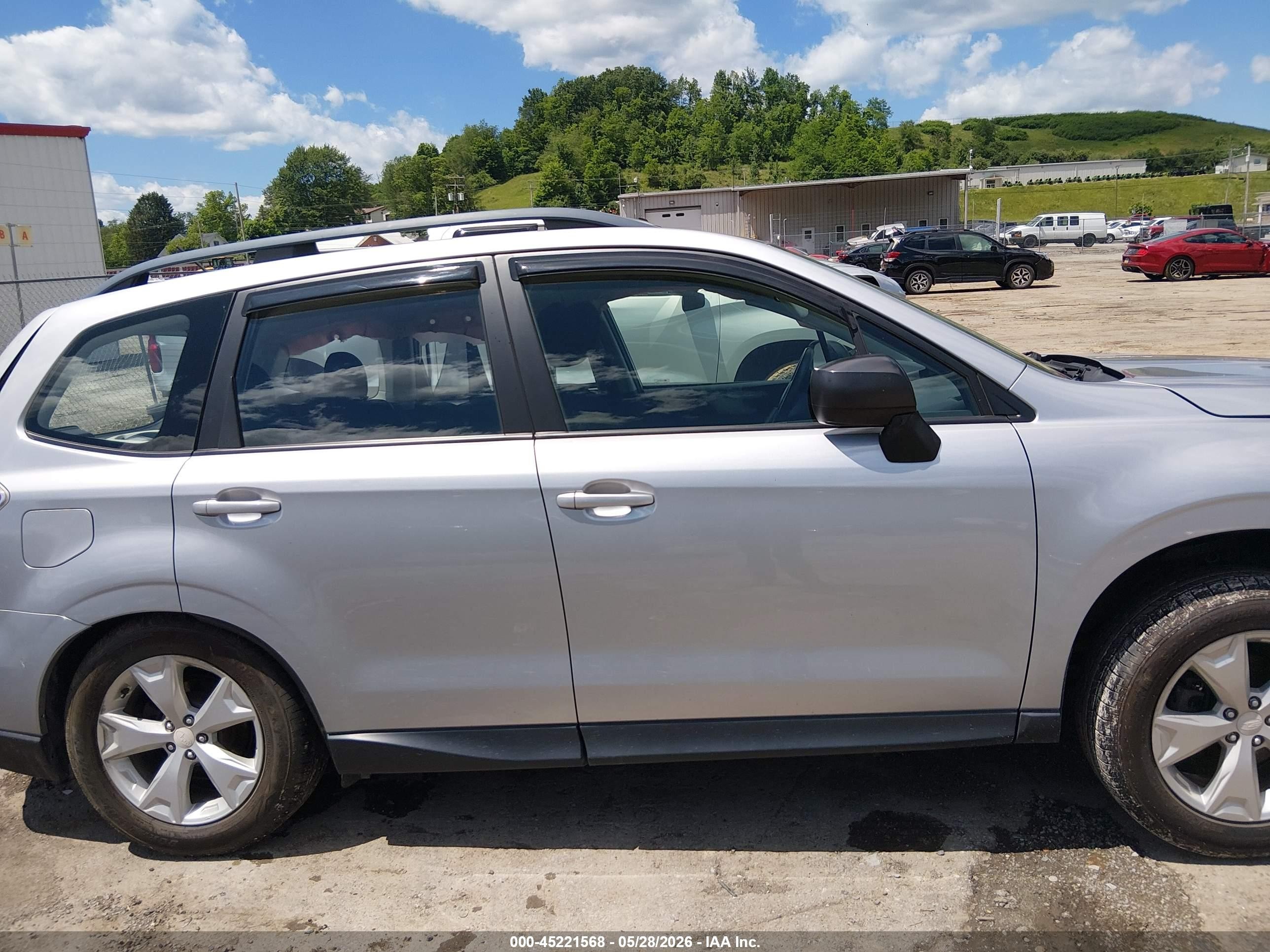 2015 Subaru Forester 2.5i Серебряный vin: JF2SJABC1FH821476