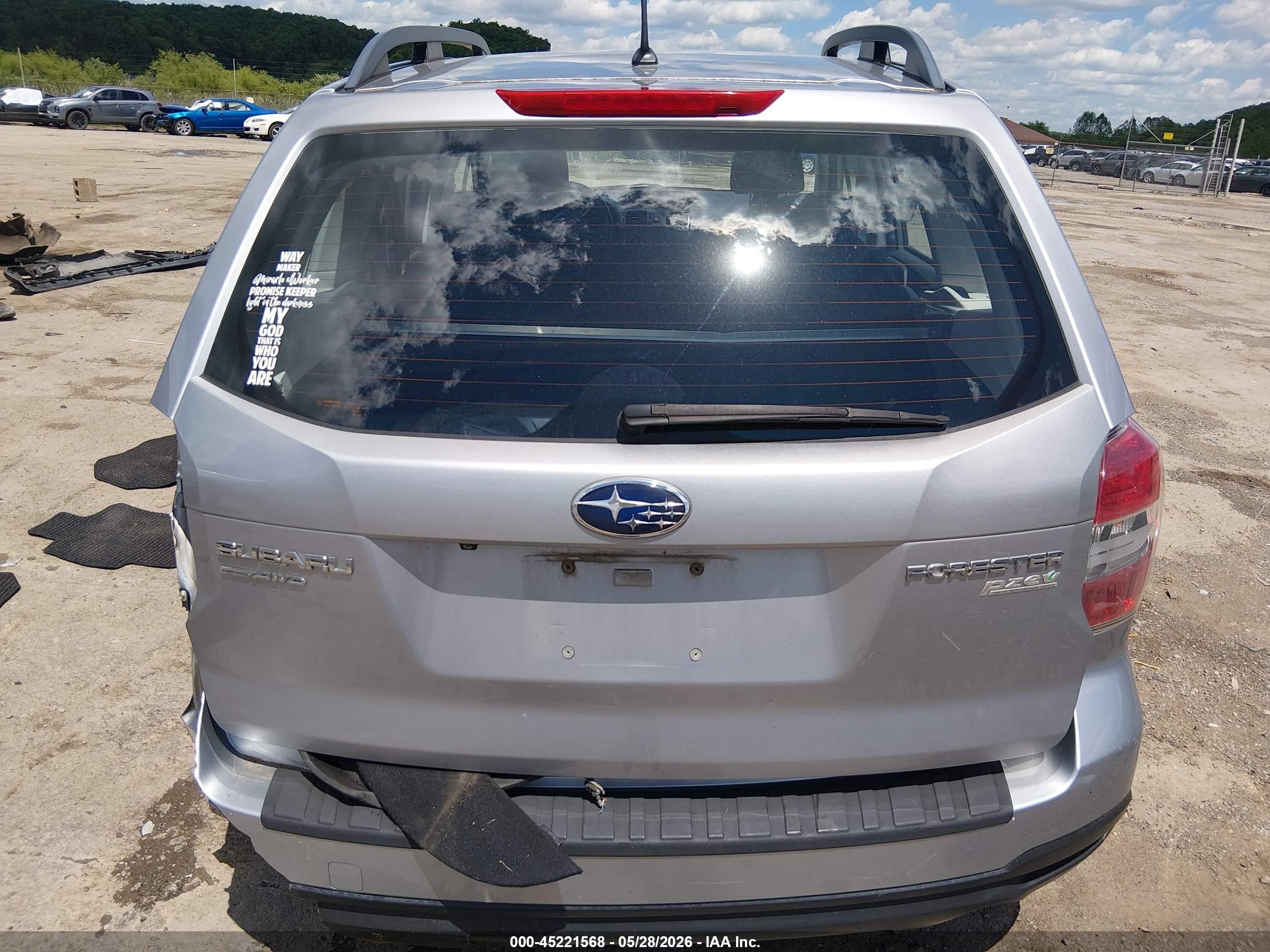 2015 Subaru Forester 2.5i Серебряный vin: JF2SJABC1FH821476