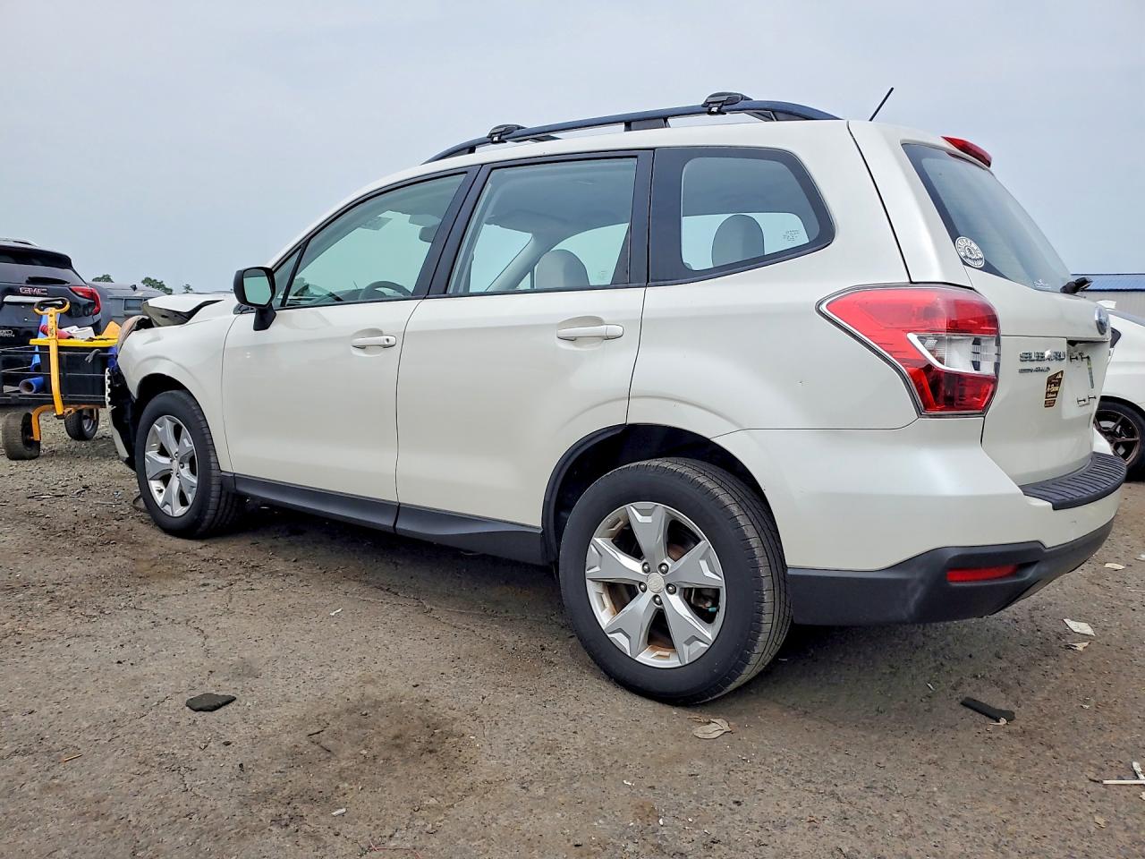 2015 Subaru Forester 2.5i White vin: JF2SJABC2FH516276