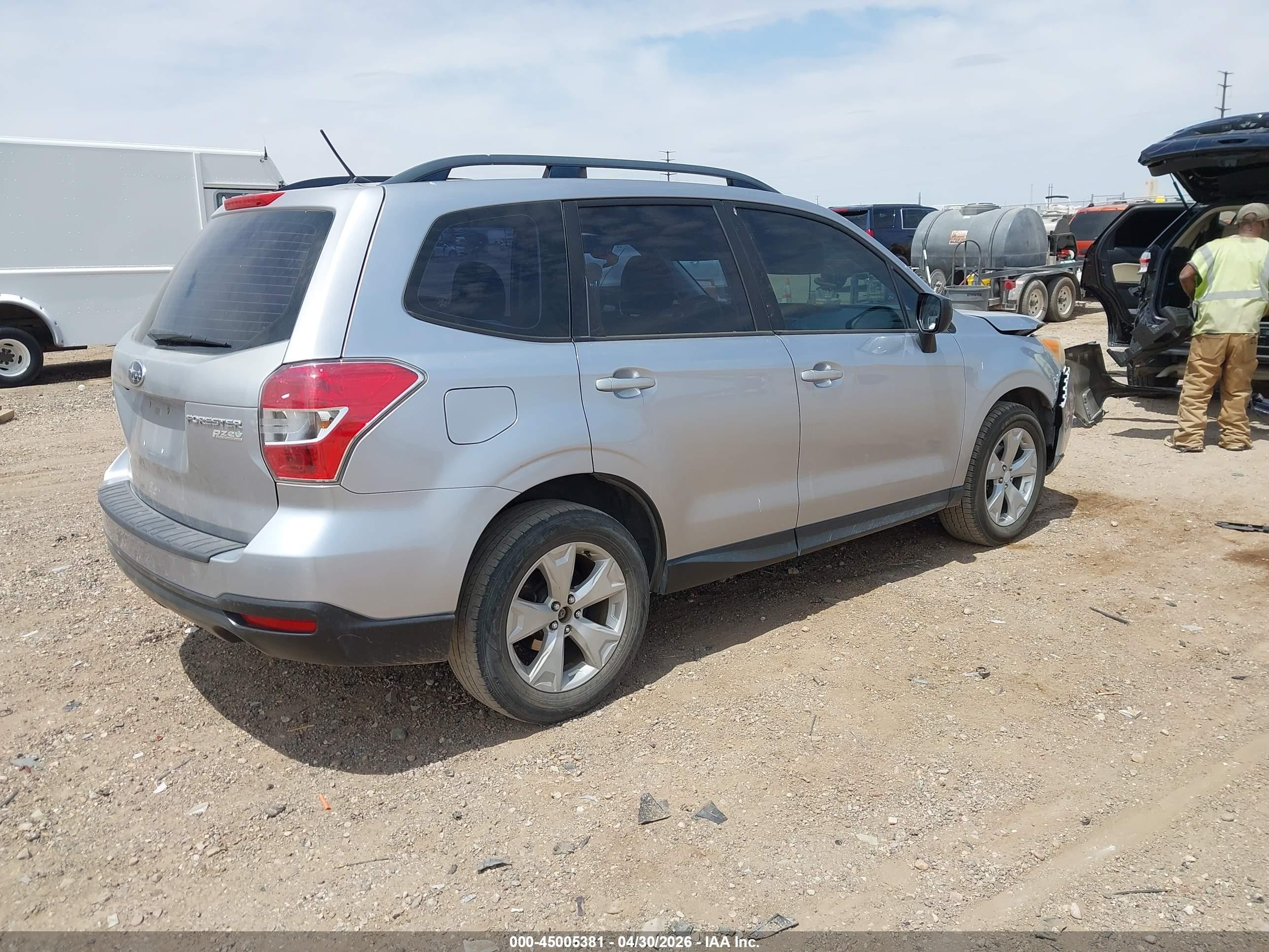 2015 Subaru Forester 2.5i Silver vin: JF2SJABC2FH518433