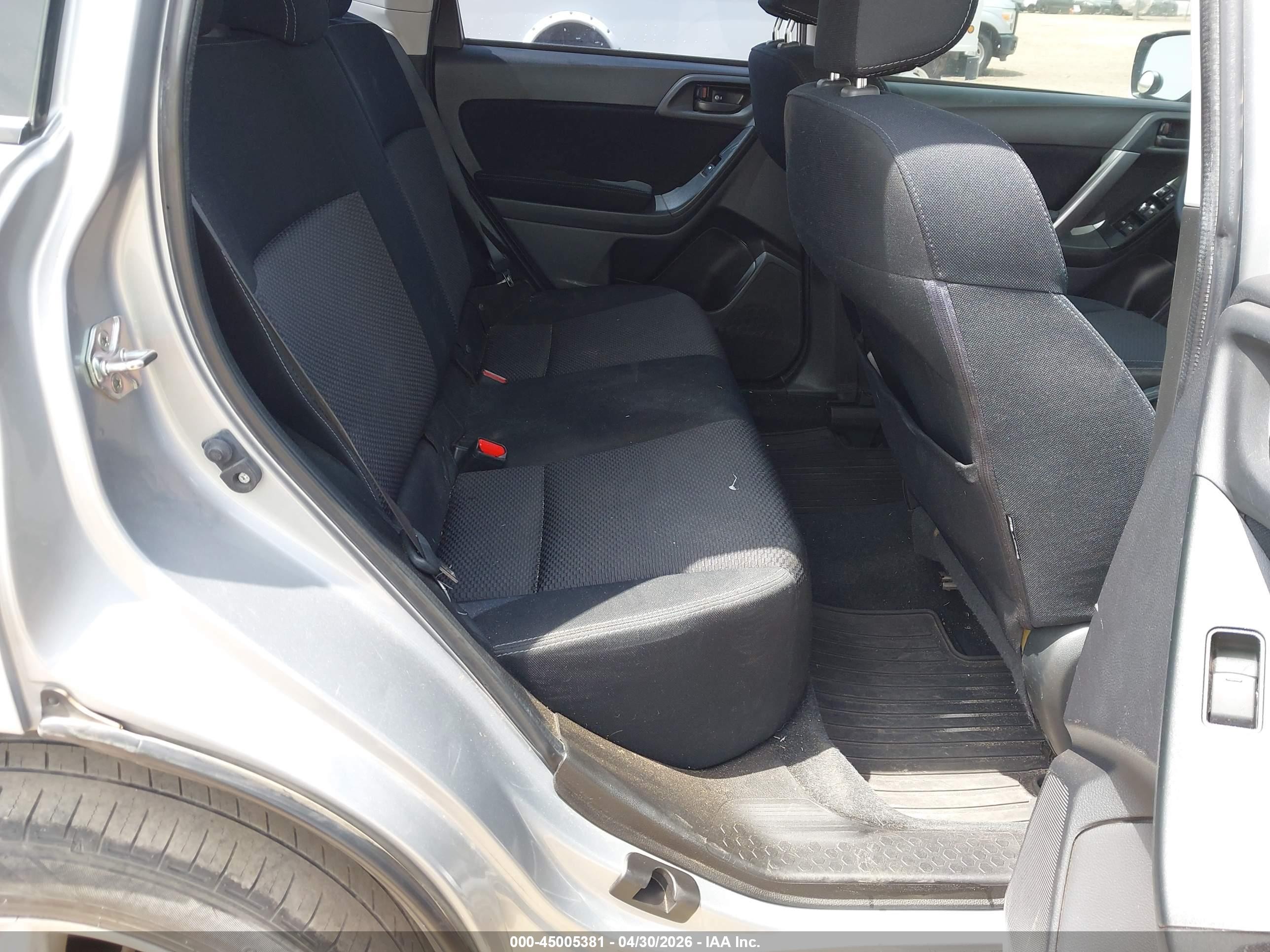 2015 Subaru Forester 2.5i Silver vin: JF2SJABC2FH518433