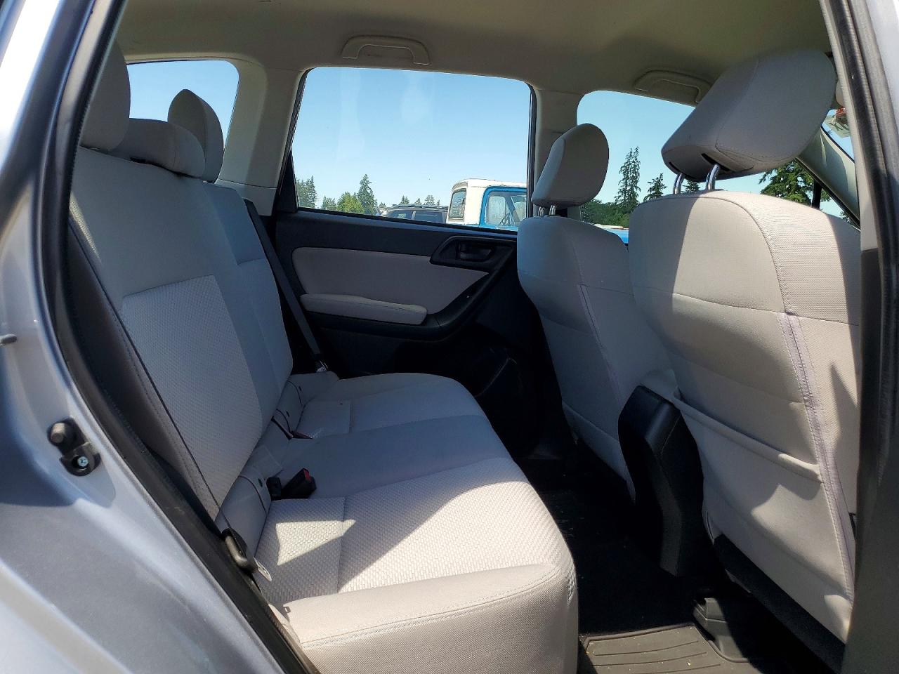 2015 Subaru Forester 2.5i Silver vin: JF2SJABC2FH546796