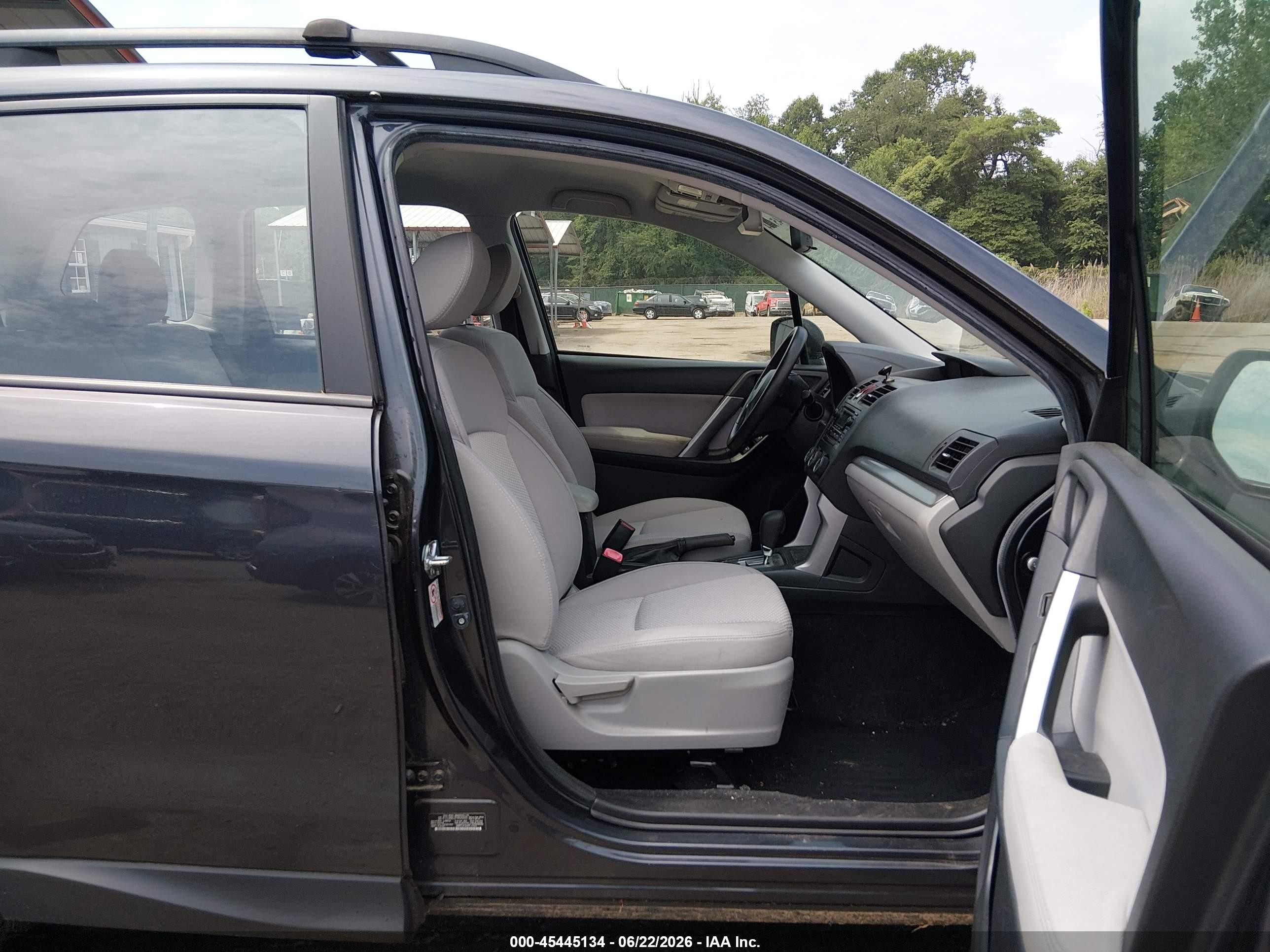 2015 Subaru Forester 2.5i Серый vin: JF2SJABC2FH826928