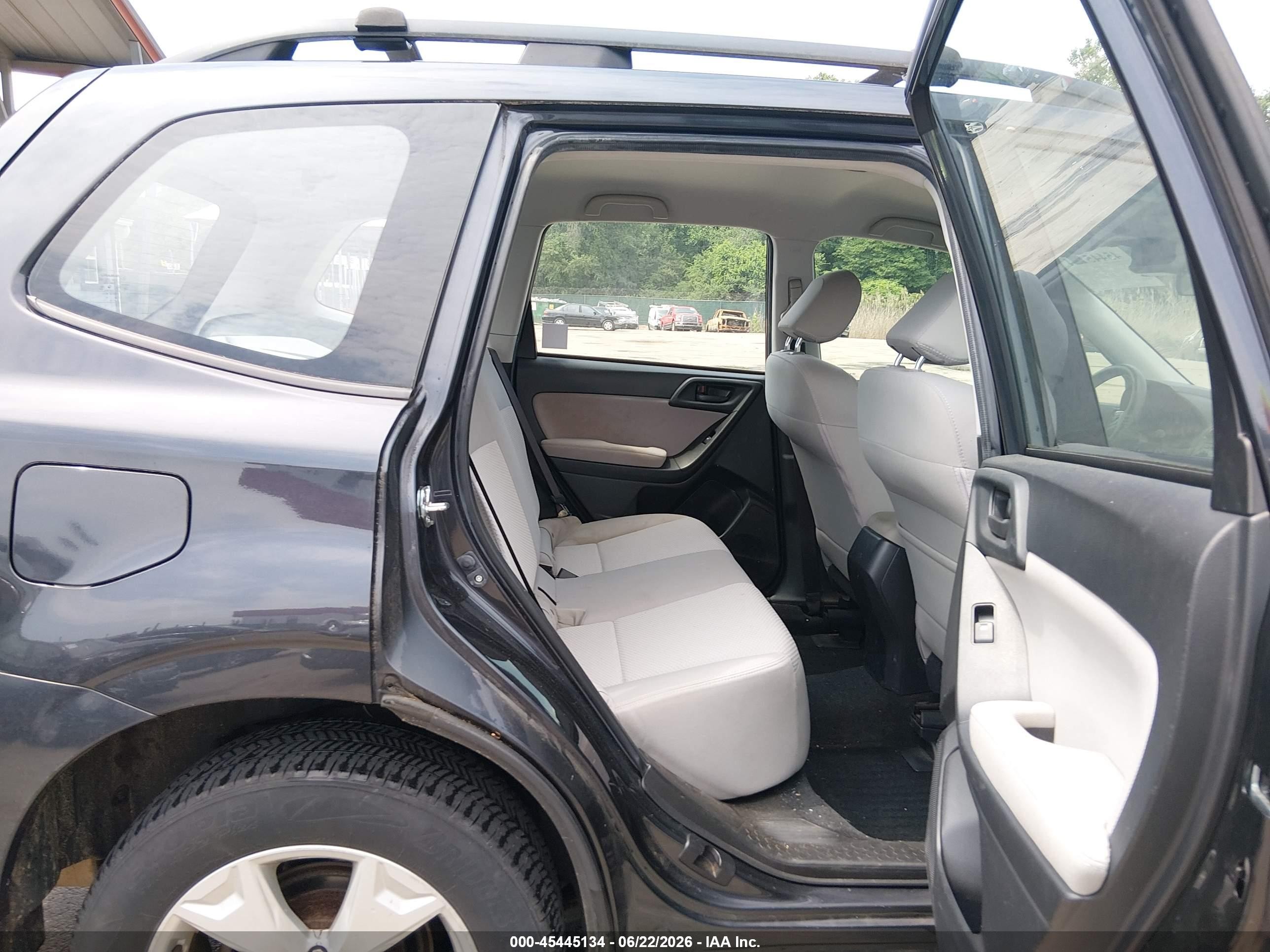 2015 Subaru Forester 2.5i Серый vin: JF2SJABC2FH826928
