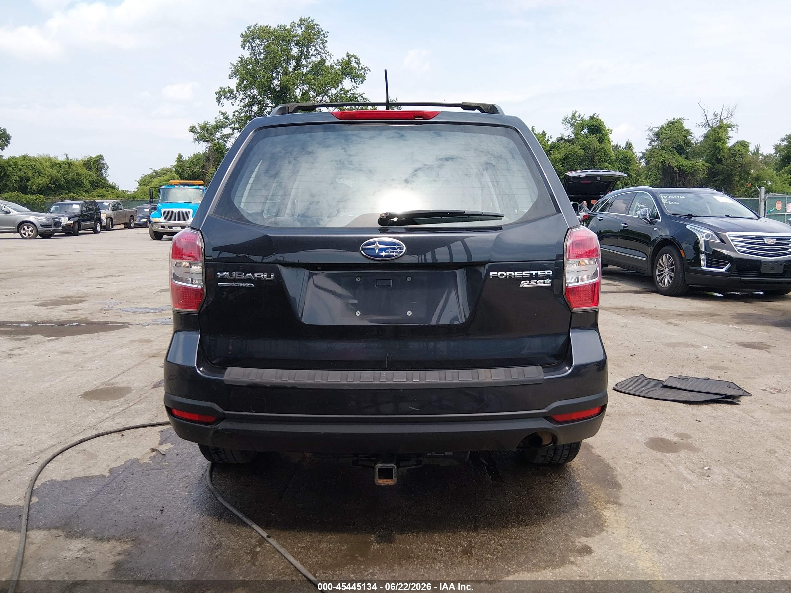 2015 Subaru Forester 2.5i Серый vin: JF2SJABC2FH826928