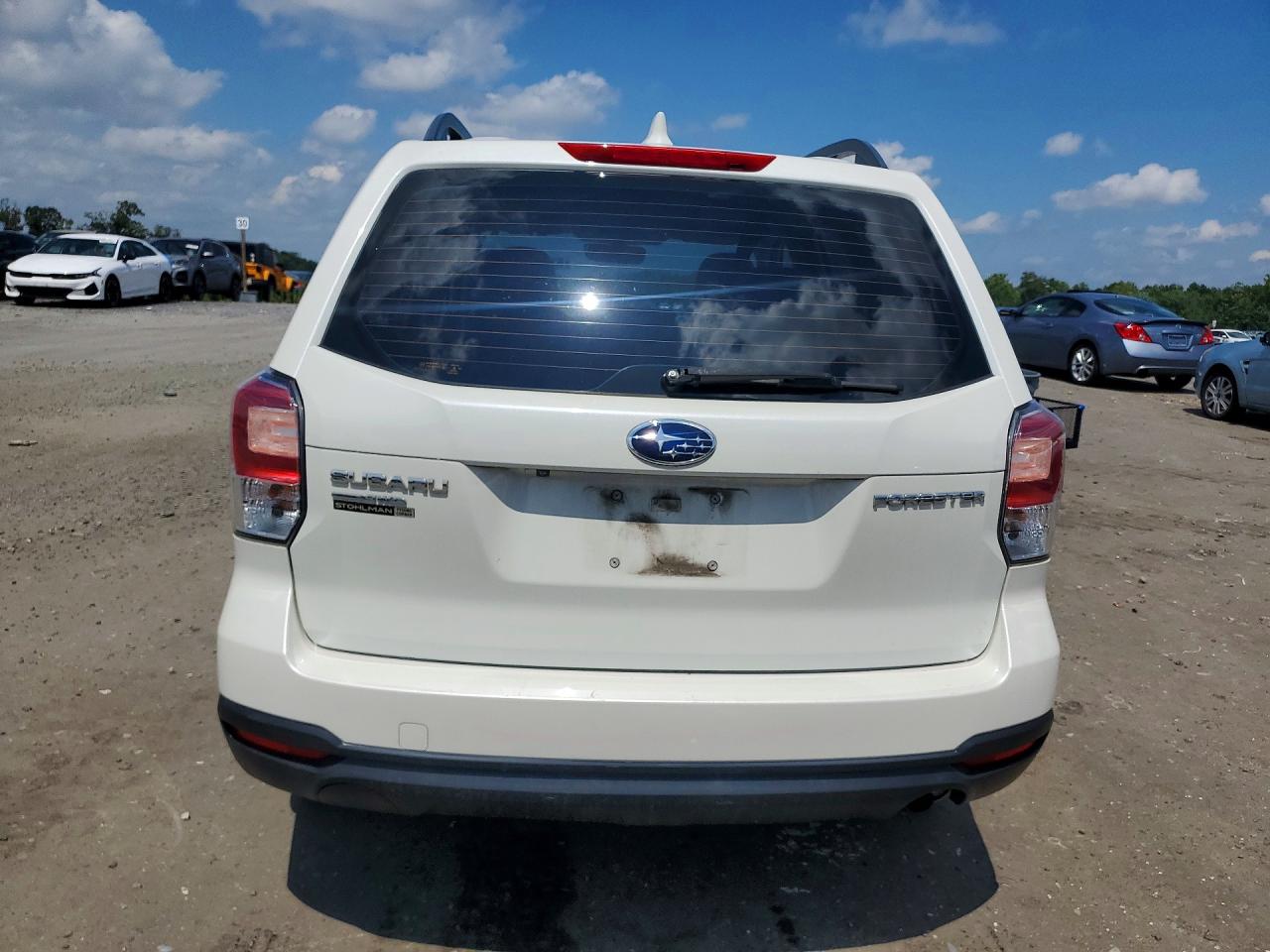 2018 Subaru Forester 2.5i White vin: JF2SJABC2JH417174