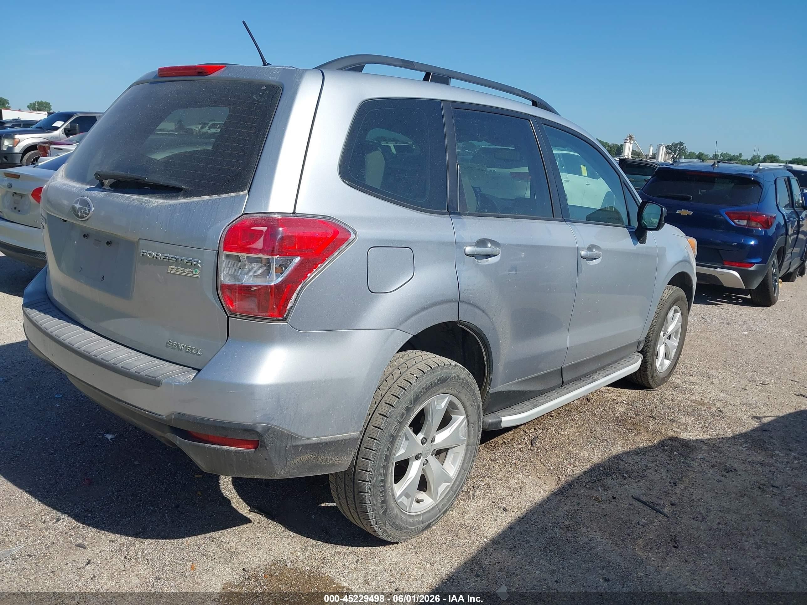 2015 Subaru Forester 2.5i Серебряный vin: JF2SJABC3FH419717