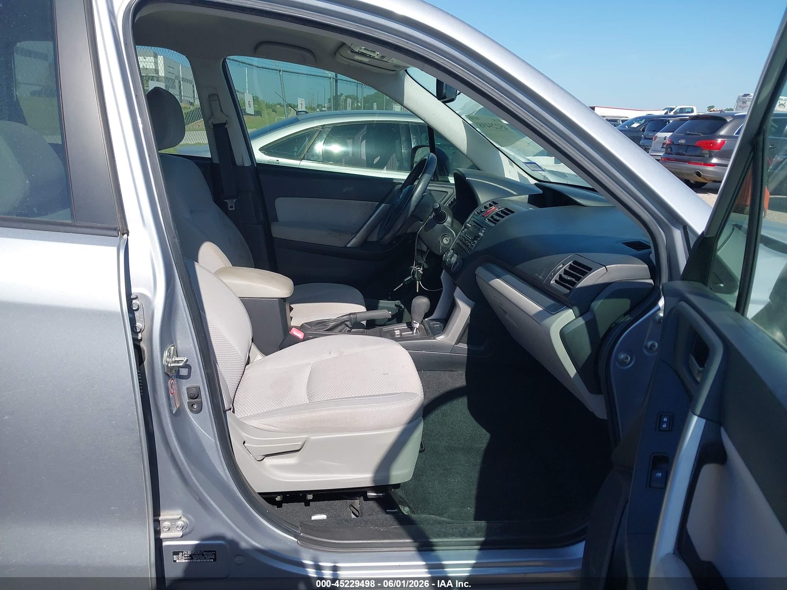 2015 Subaru Forester 2.5i Серебряный vin: JF2SJABC3FH419717